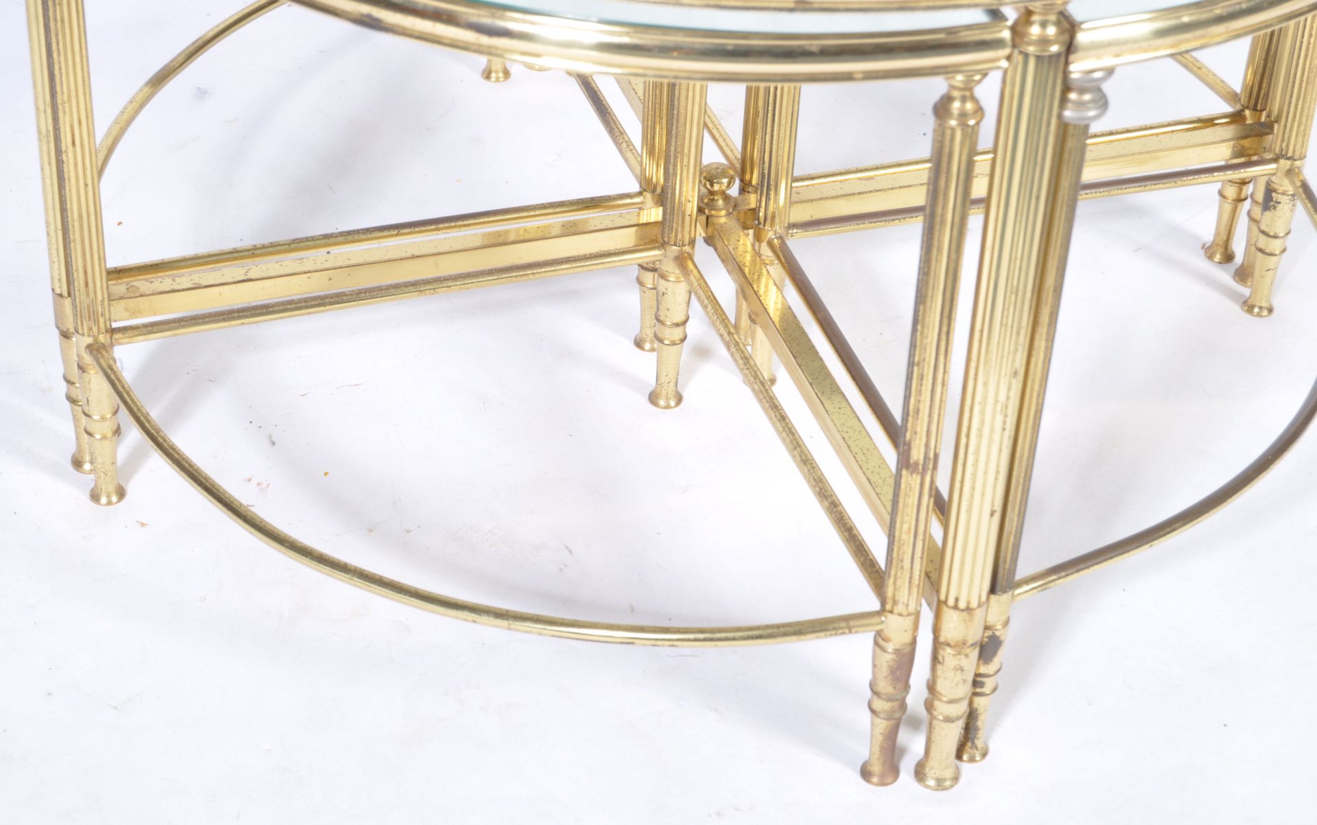 STUNNING FRENCH 1950'S VINTAGE GILT BRASS COFFEE TABLE NEST - Bild 5 aus 6