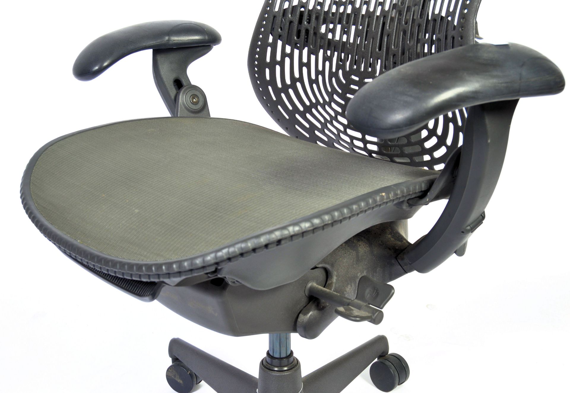 HERMAN MILLER MIRRA 2 SWIVEL DESK CHAIR BY STUDIO - Bild 5 aus 9