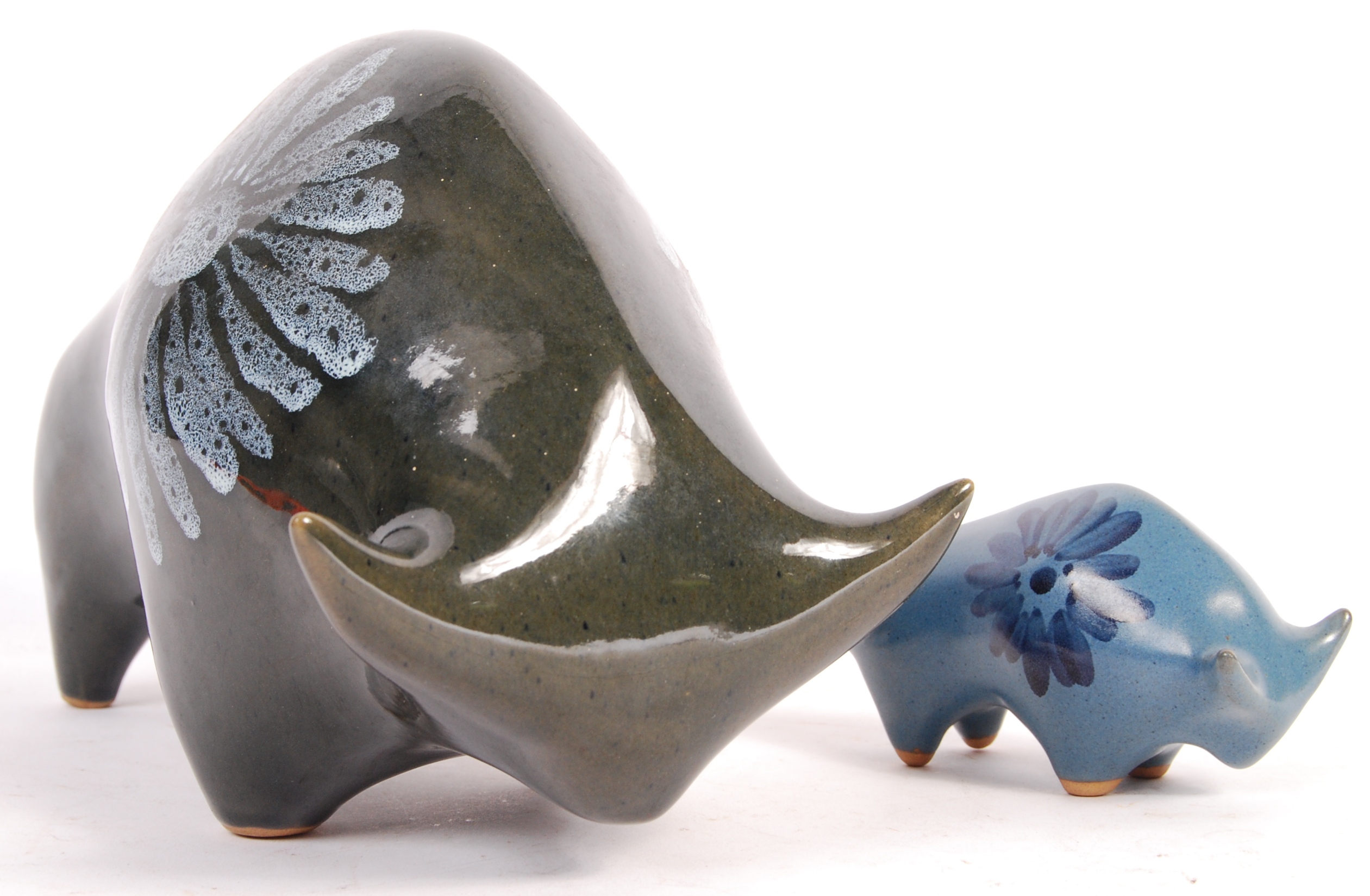 TWO 1960'S CERAMIC BULLS BY ELIZABETH SKIPWORTH - Image 4 of 6