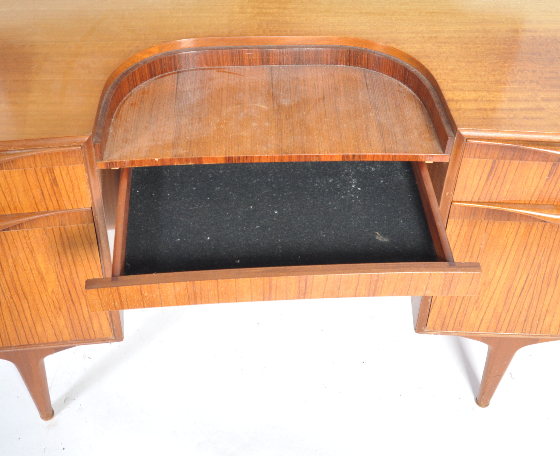 AH. MCINTOSH RARE MID 20TH CENTURY TEAK DRESSING TABLE - Image 4 of 5