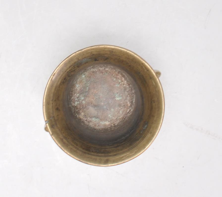 A Chinese bronze censer ding bowl of cylindrical f - Image 5 of 7