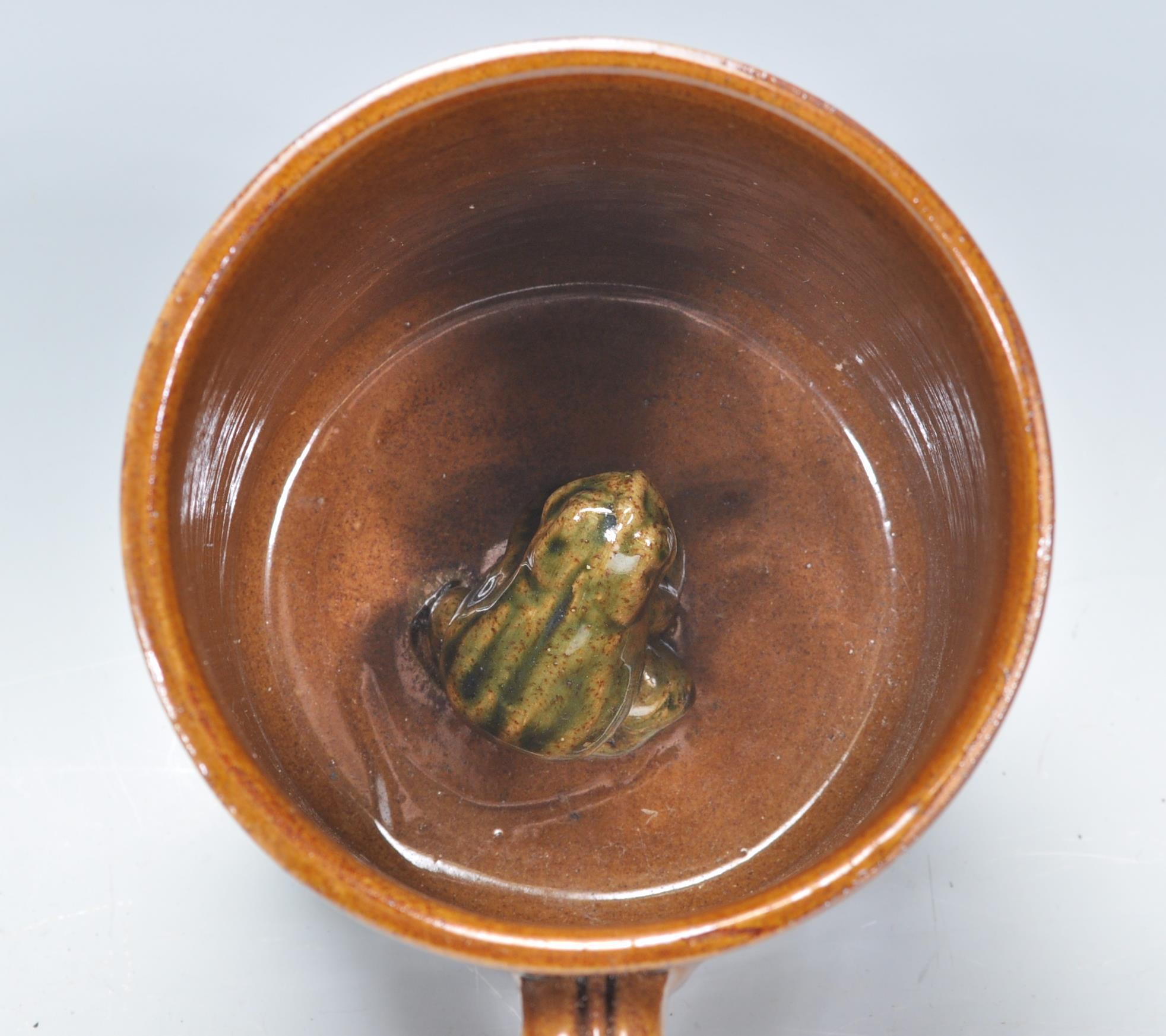 A 19th Century ' Surprise / Frog Mug ' having a gr - Image 5 of 6