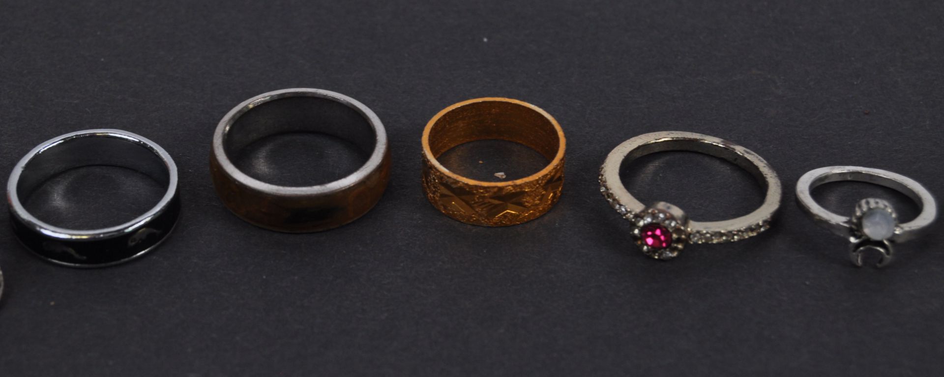COLLECTION OF COSTUME JEWELLERY FROM PETER WYNGARD - Image 3 of 5