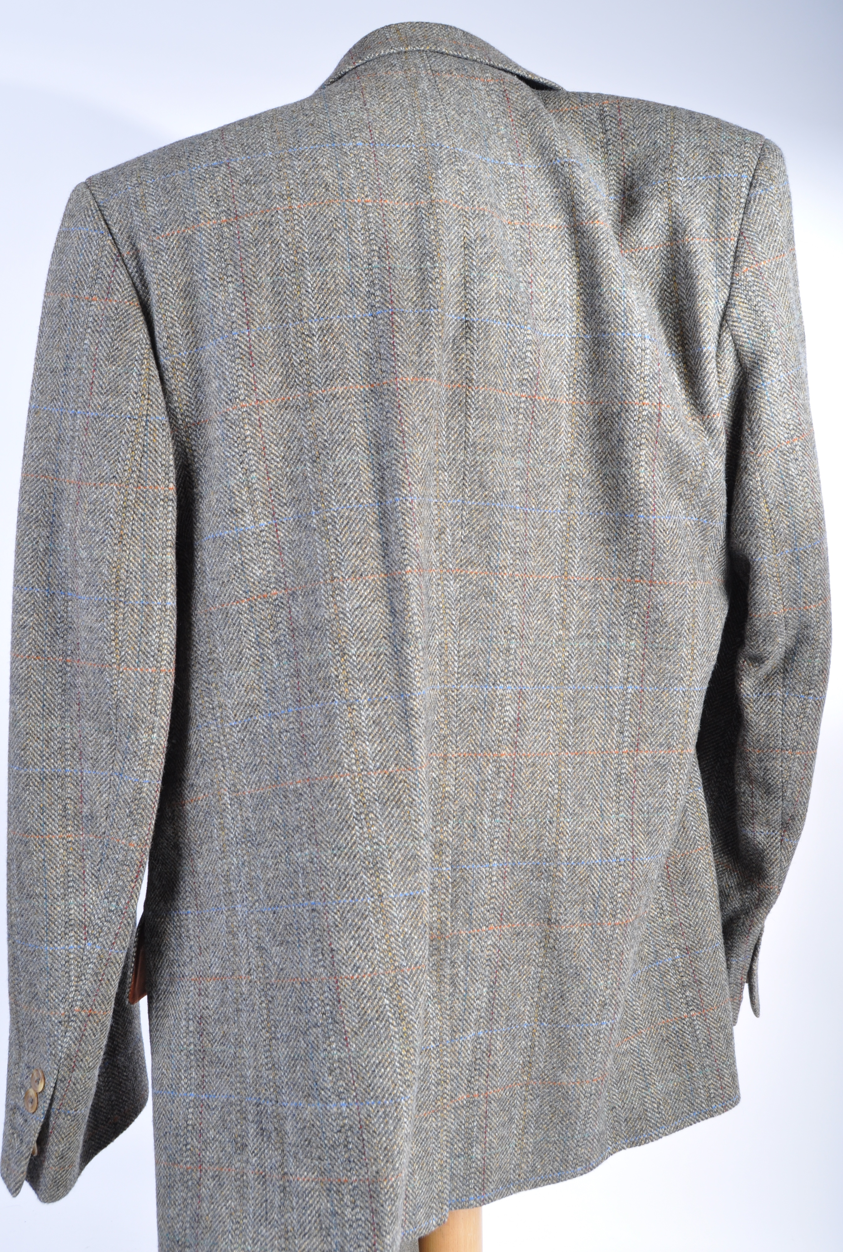 PETER WYNGARDE'S PERSONAL WARDROBE - TWEED SUIT JACKET & TROUSERS - Image 4 of 4