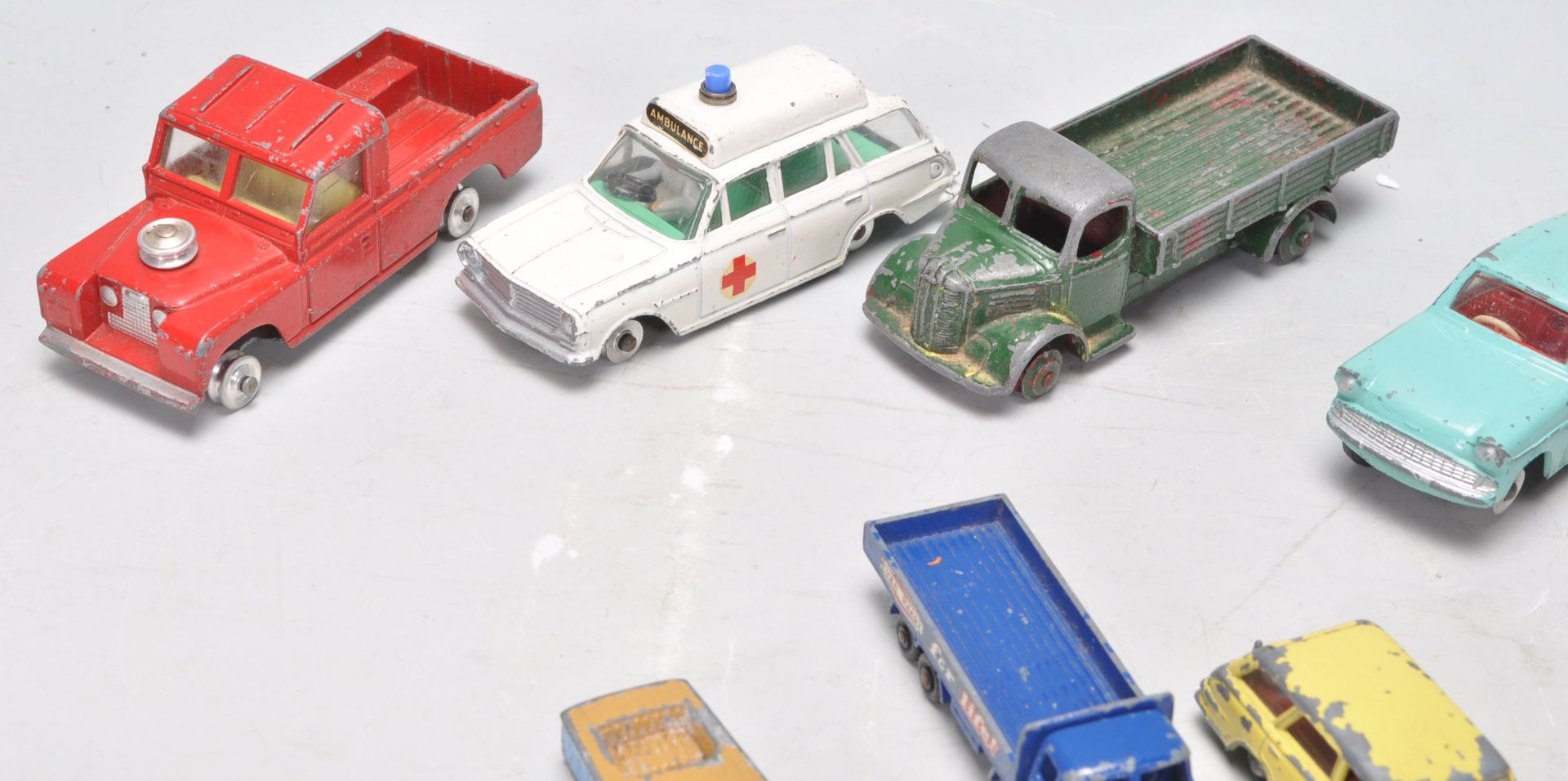 A collection of assorted vintage diecast scale model vehicles, to include; Dinky Meccano Toy - Image 2 of 6