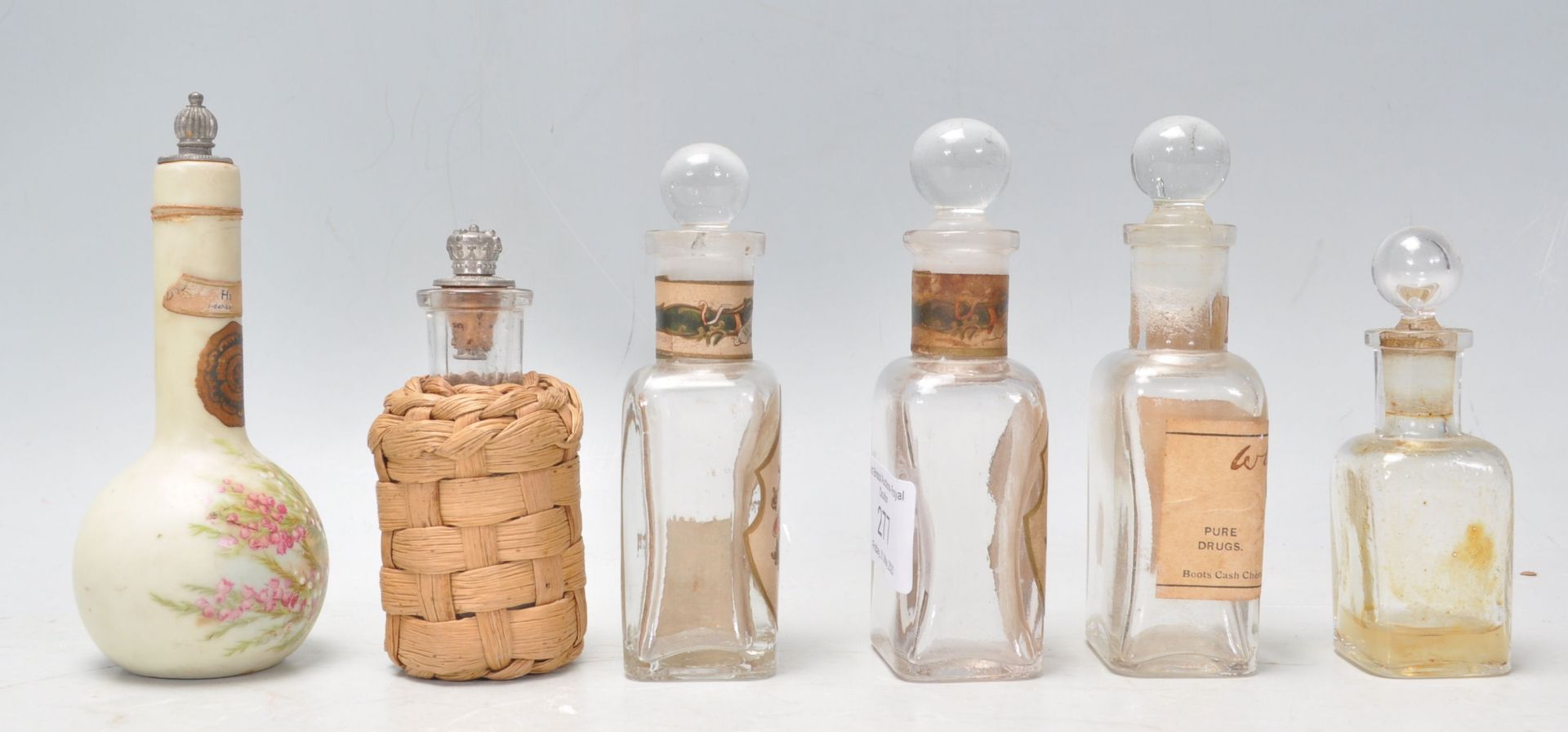 A collection of early 20th Century antique advertising perfume scent bottles, most of square form - Bild 2 aus 6