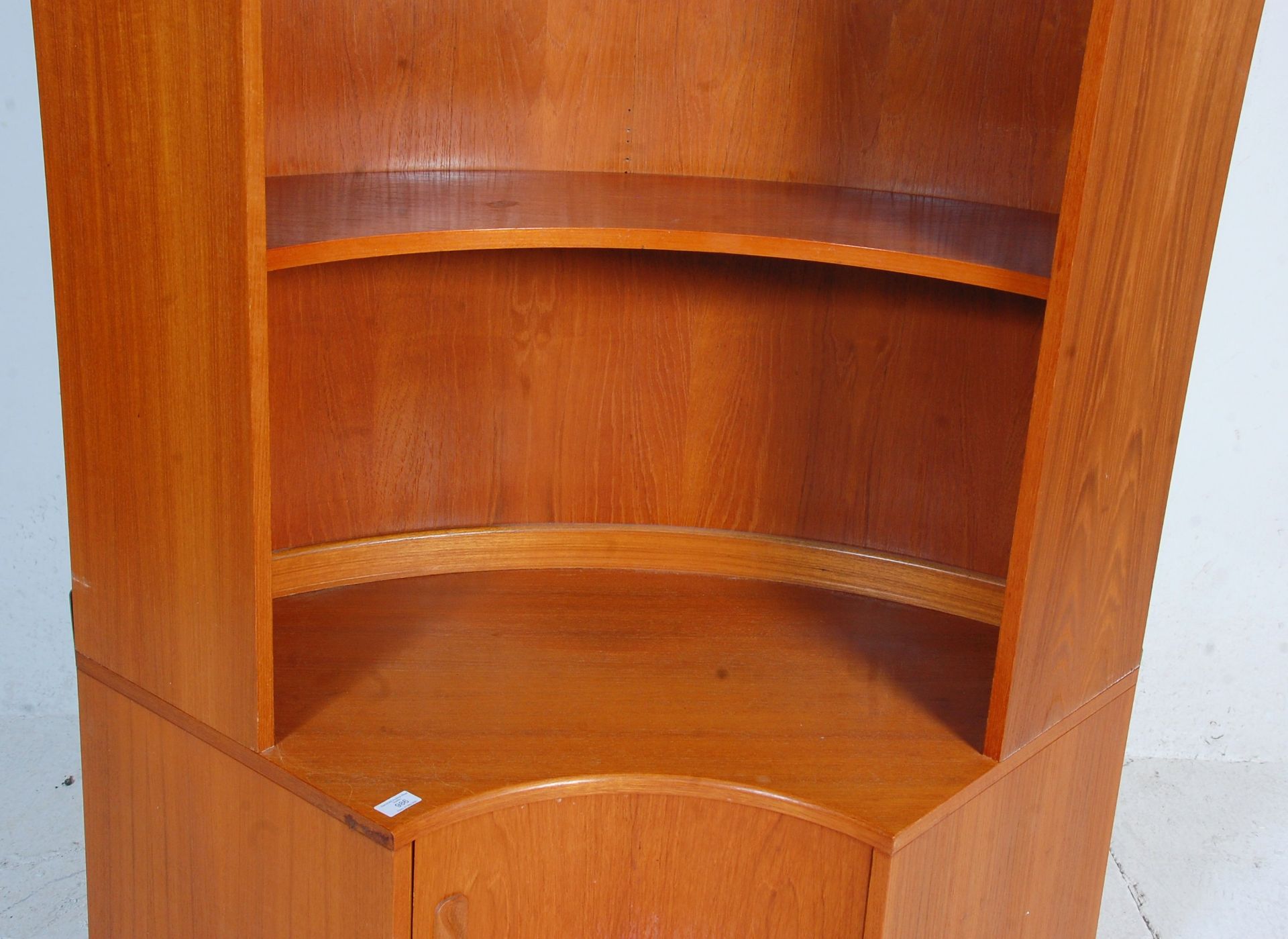 A vintage retro G Plan mid 20th Century teak wood curved corner wall unit book / display shelf - Bild 3 aus 5