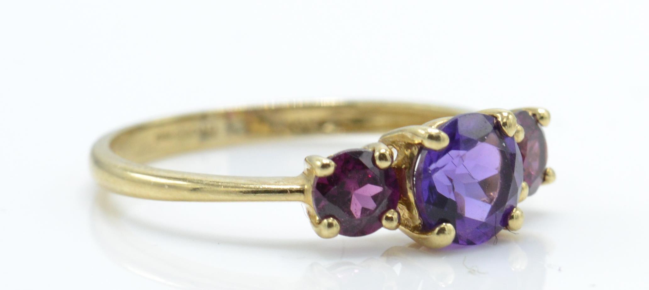 A 9ct gold Birmingham hallmarked 3 stone amethyst ring. The 3 round mixed cut amethysts in 4 prong - Image 3 of 4
