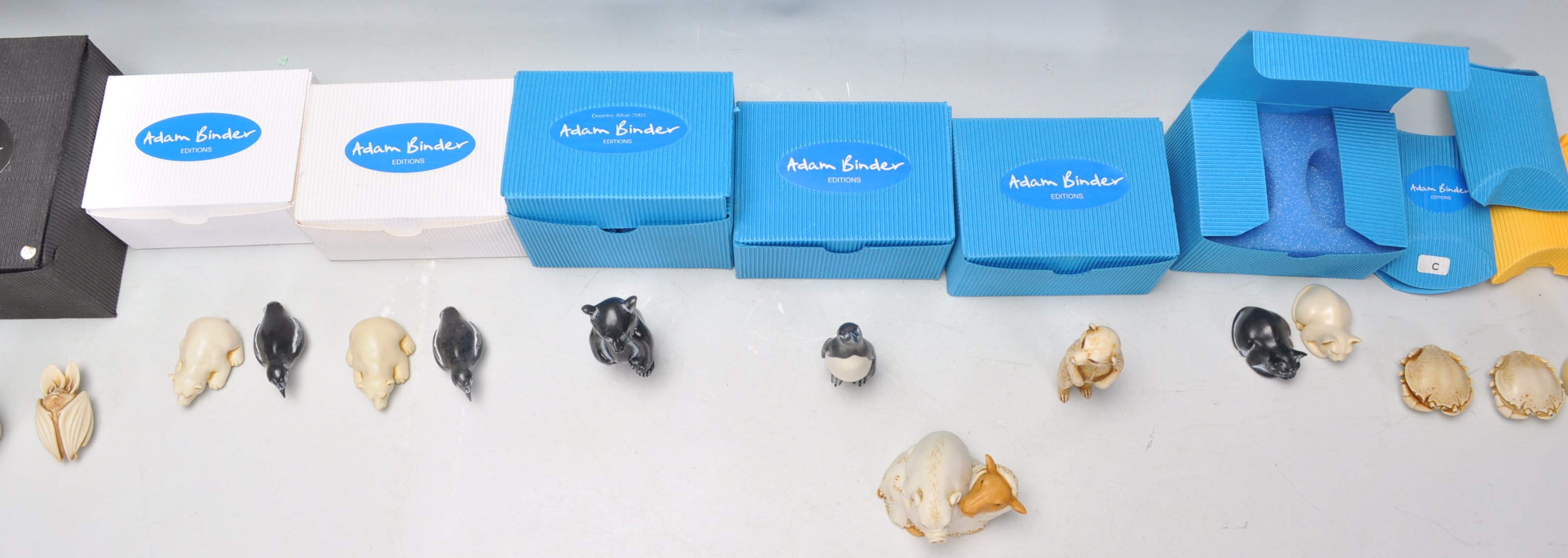 A collection of Adam Binder netsuke style animal figurines to include two polar bears, two penguins, - Image 6 of 6