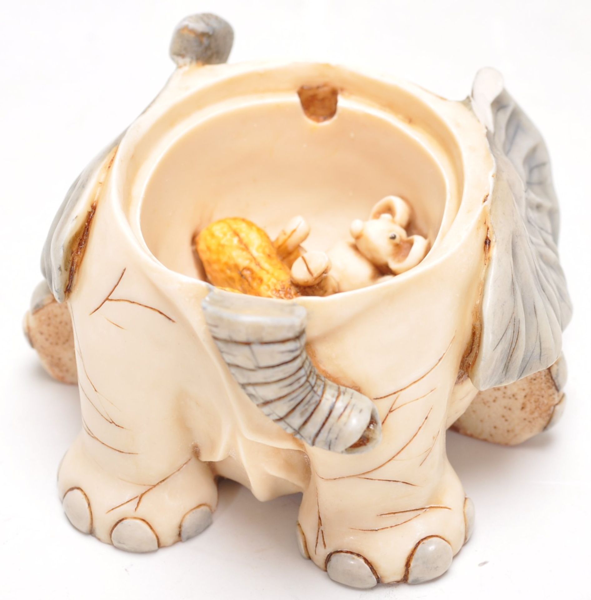 A group of fourteen Harmony Kingdom resin novelty figurines to include an elephant box, a lion and a - Bild 8 aus 16