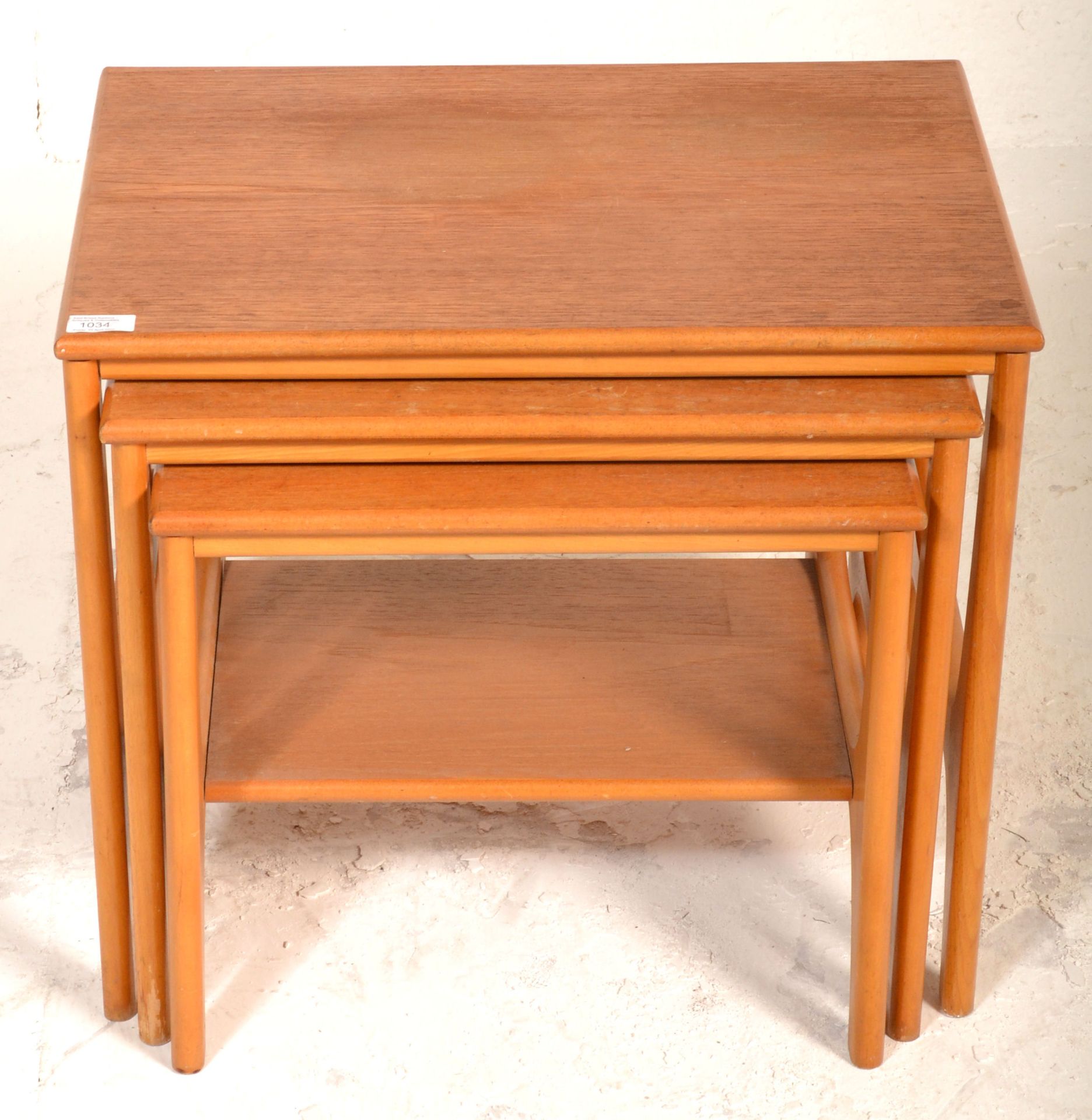 A retro 20th Century teak nest of graduating table - Bild 2 aus 5