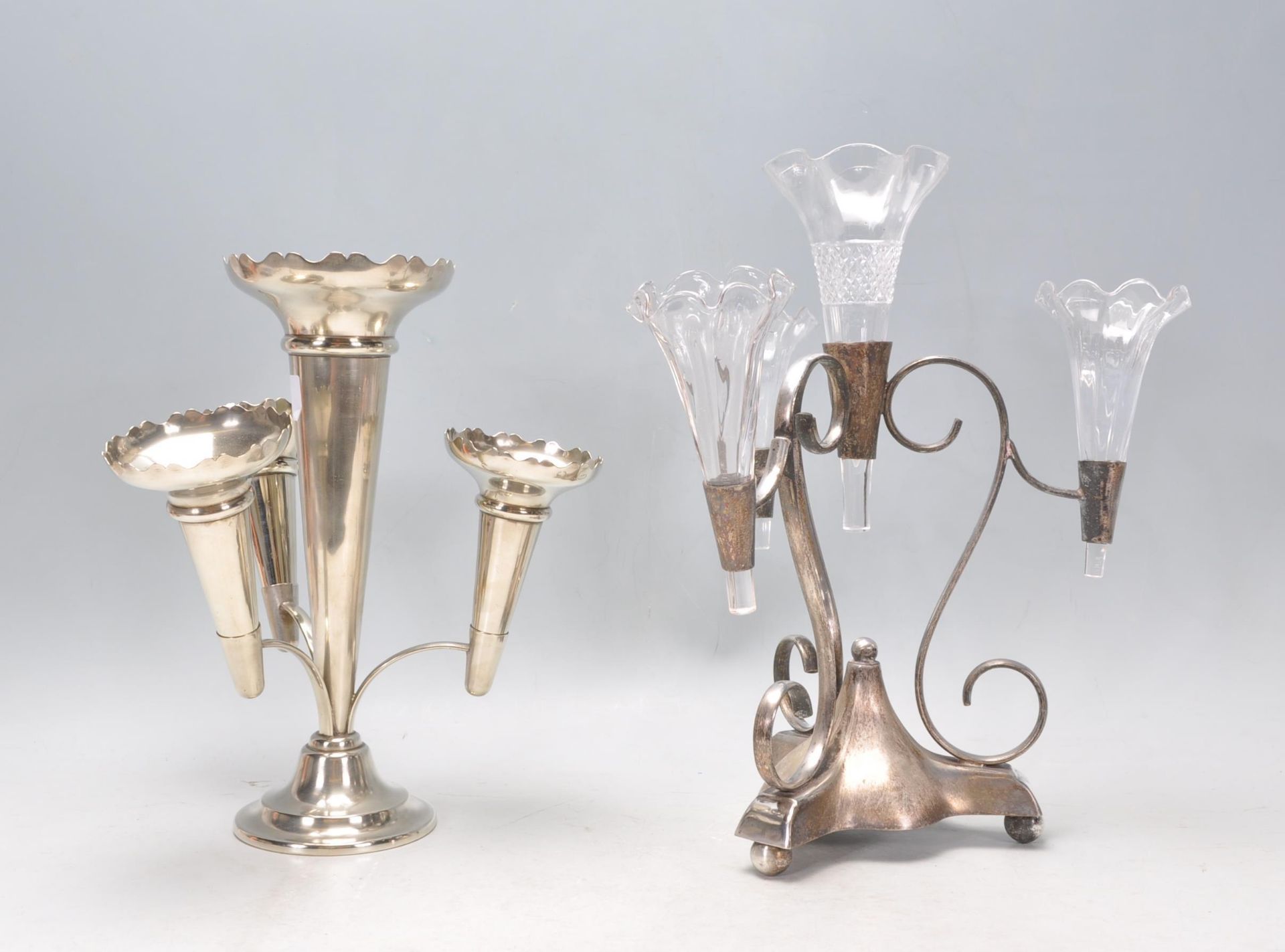 Two 20th Century silver plated table centerpiece epergnes to include one of tripod form with three - Bild 6 aus 10