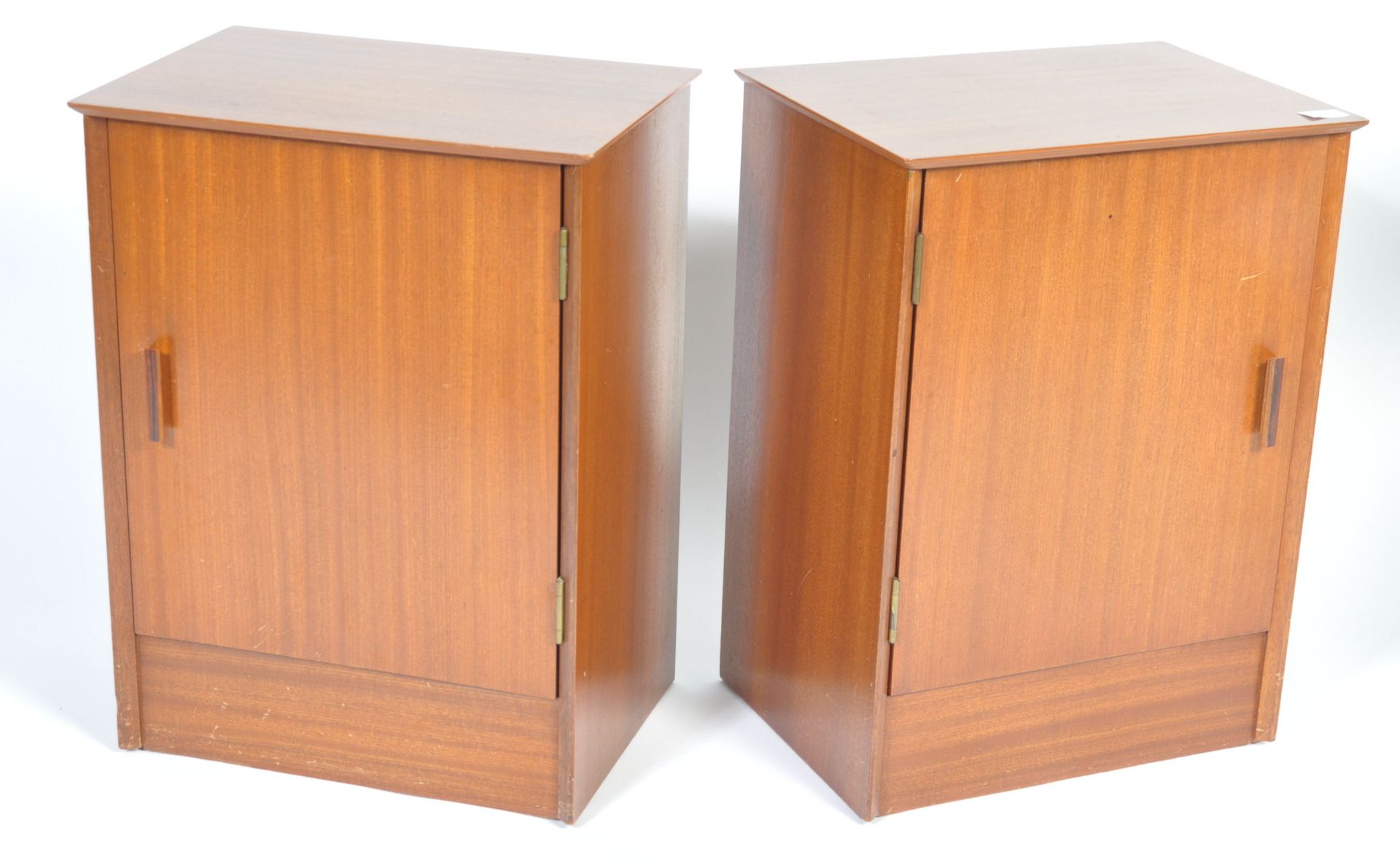 AUSTINSUITE 1960'S RETRO BEDSIDE CABINETS BY FRANK - Bild 2 aus 4