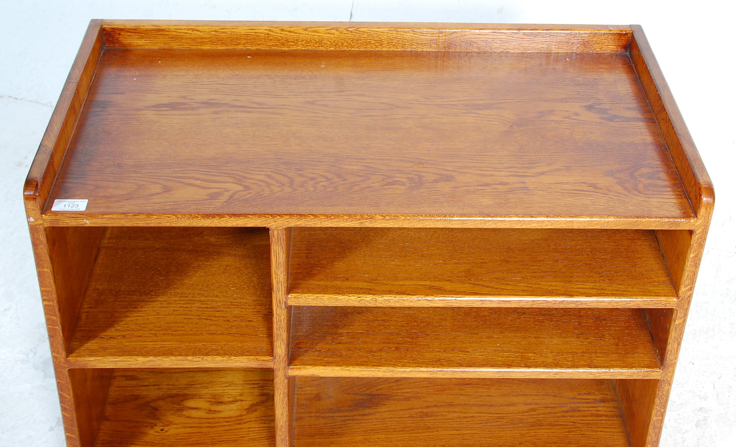 An 20th Century oak office storage unit / entertainment unit having a gallery top with sectional - Image 3 of 6