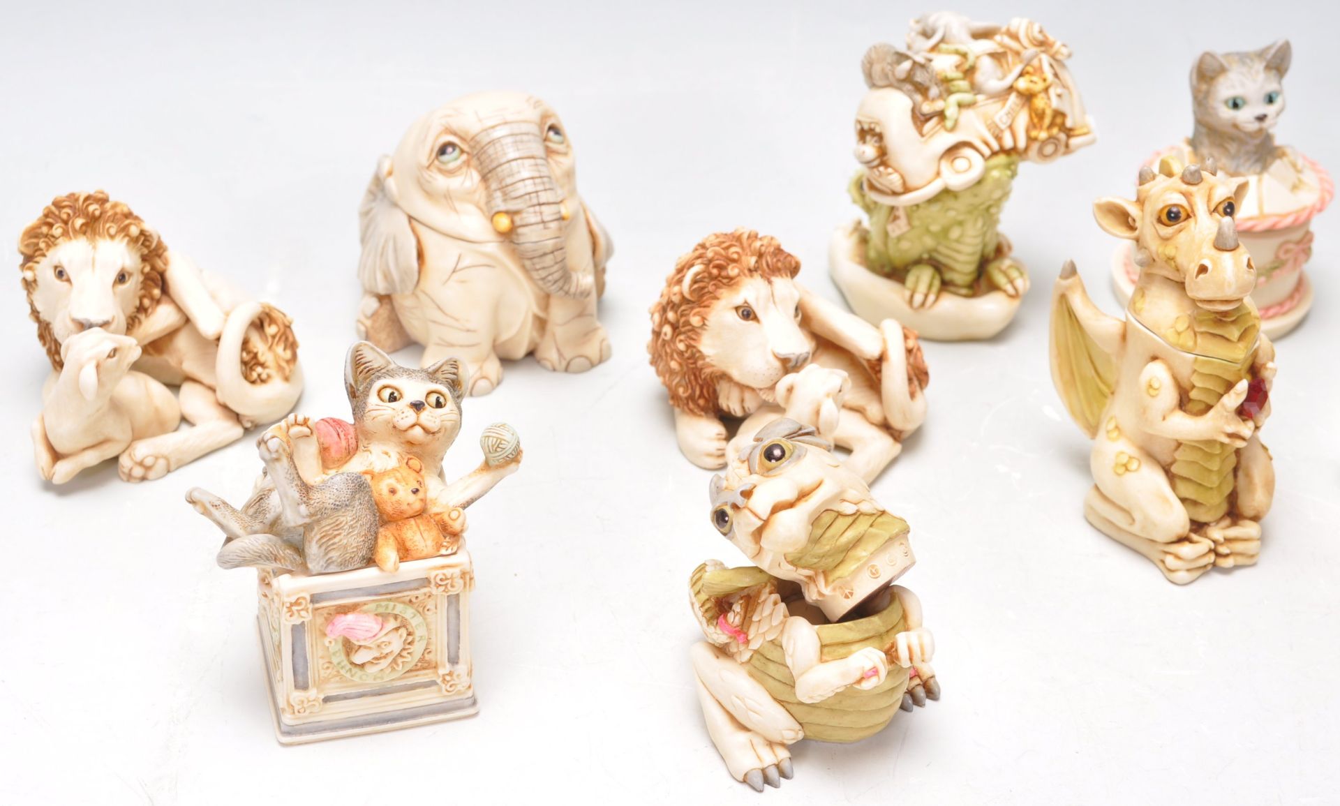 A Group of fourteen Harmony Kingdom novelty animals and magical creatures figurines to include an - Bild 2 aus 11