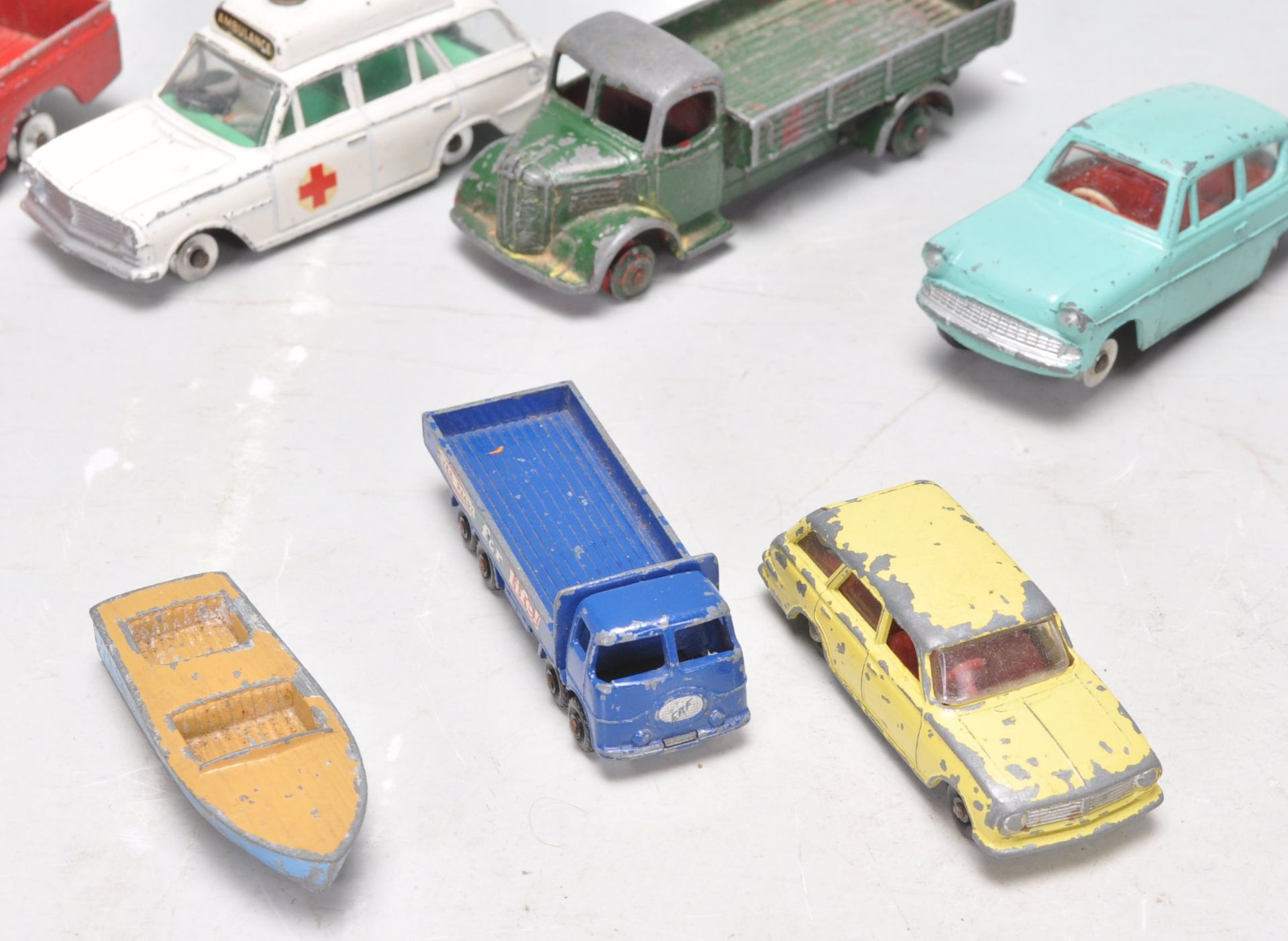A collection of assorted vintage diecast scale model vehicles, to include; Dinky Meccano Toy - Image 6 of 6