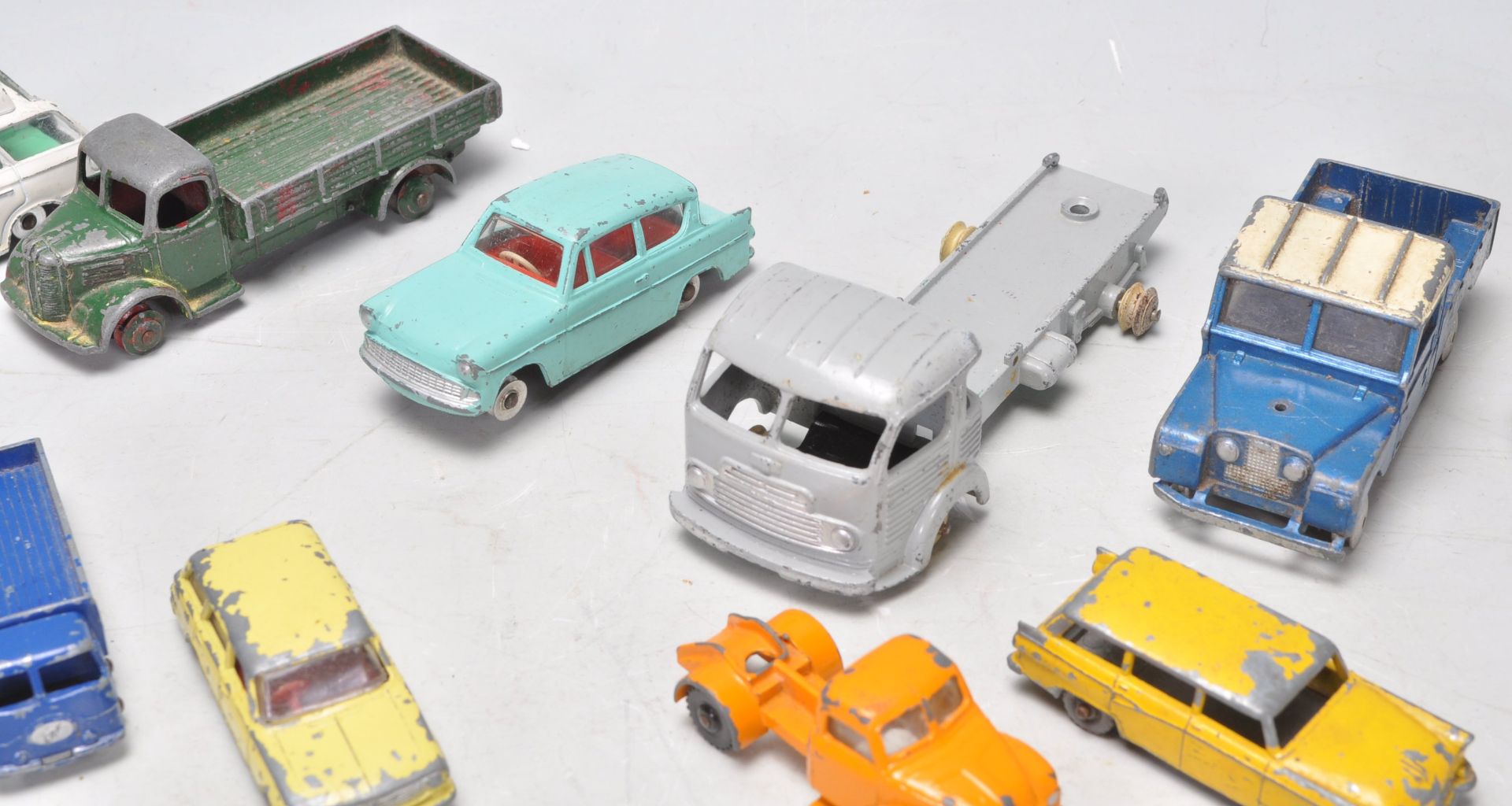 A collection of assorted vintage diecast scale model vehicles, to include; Dinky Meccano Toy - Image 3 of 6