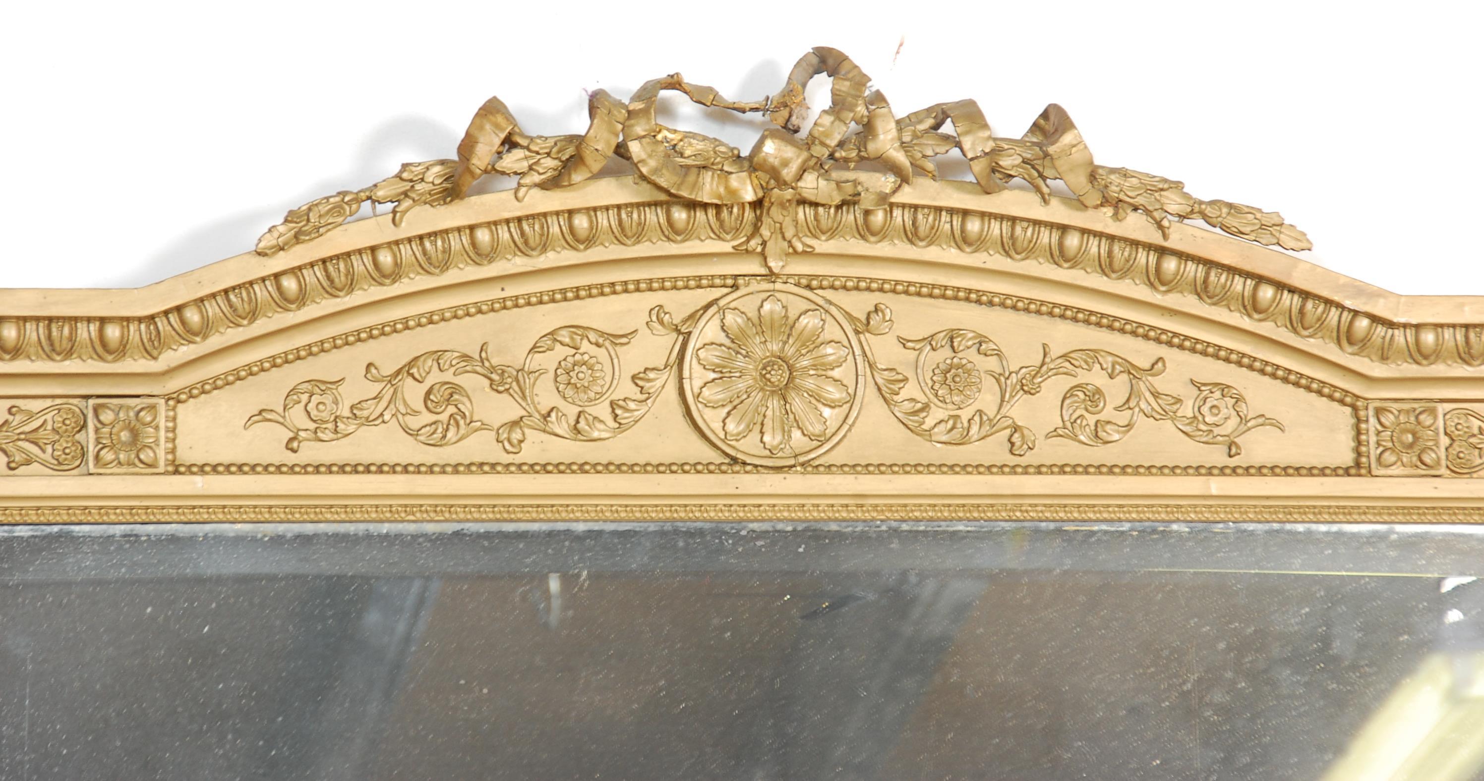 An antique early 19th Century regency wall mirror having a gilt frame with moulded gilt decoration - Image 3 of 6