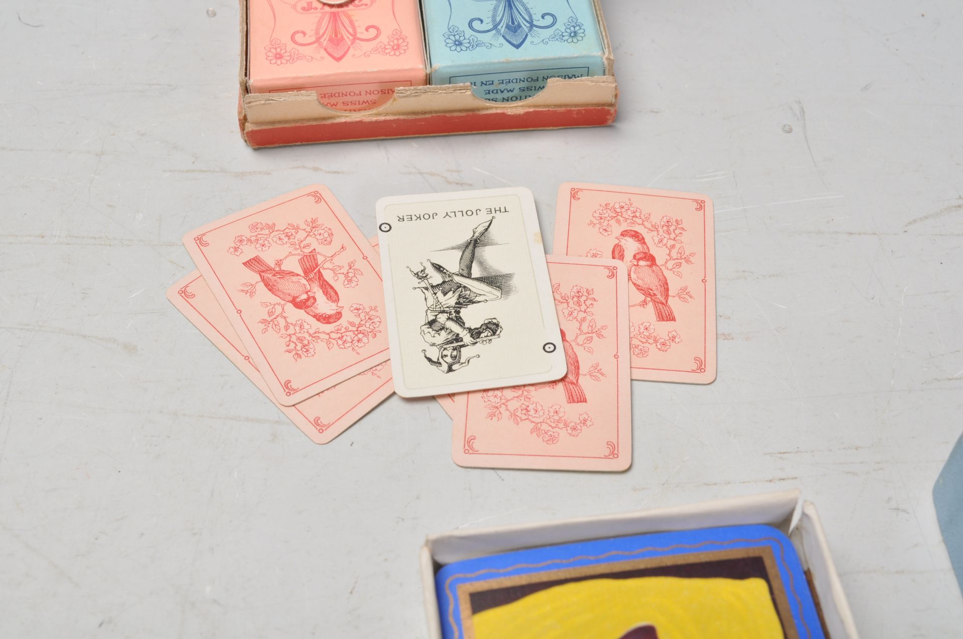 A collection of vintage playing cards to include a selection of boxed sets including Waddington, - Bild 15 aus 17