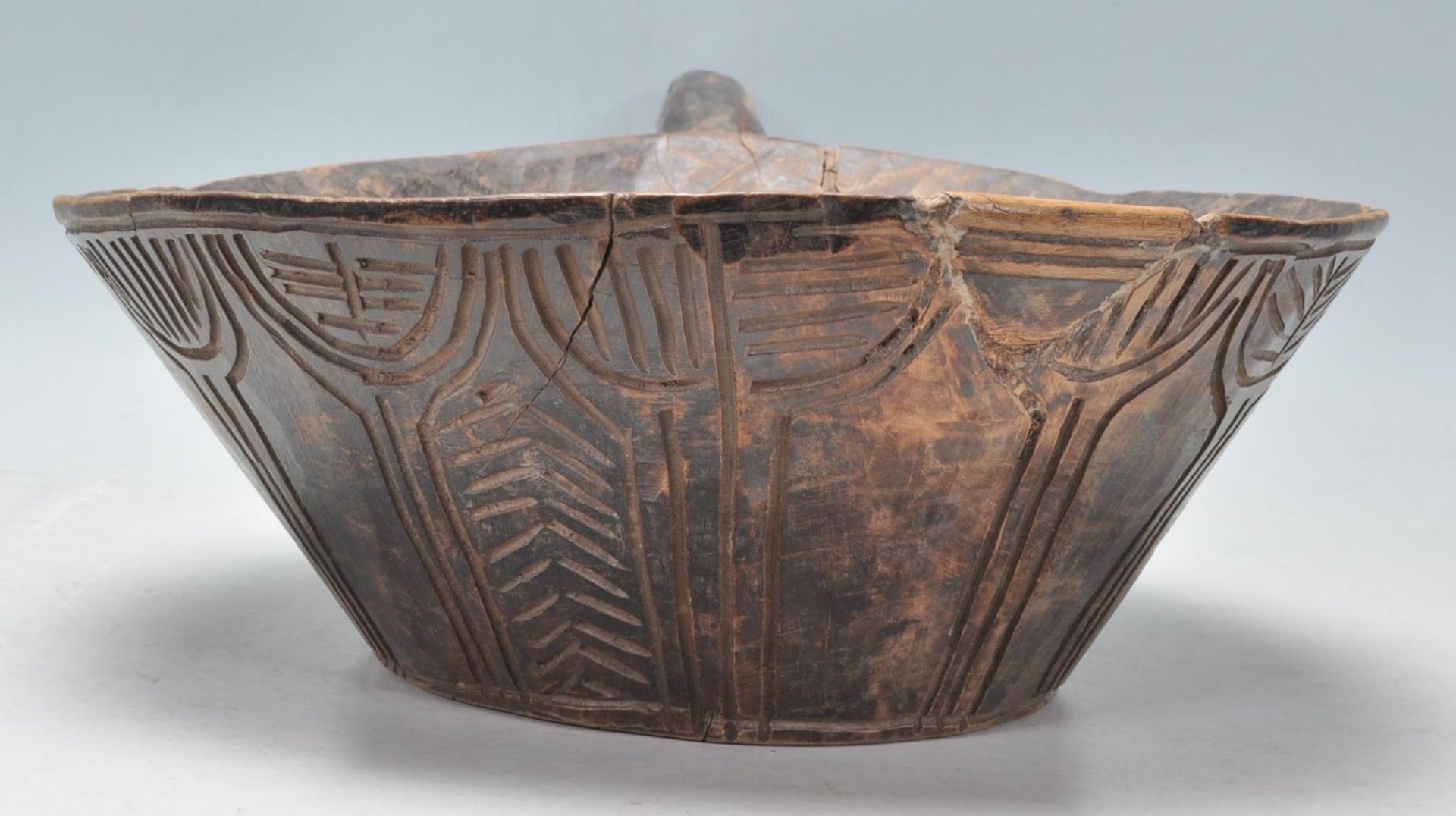 A antique African carved hardwood tribal bowl of conical form having a large carved handle to one - Bild 2 aus 6