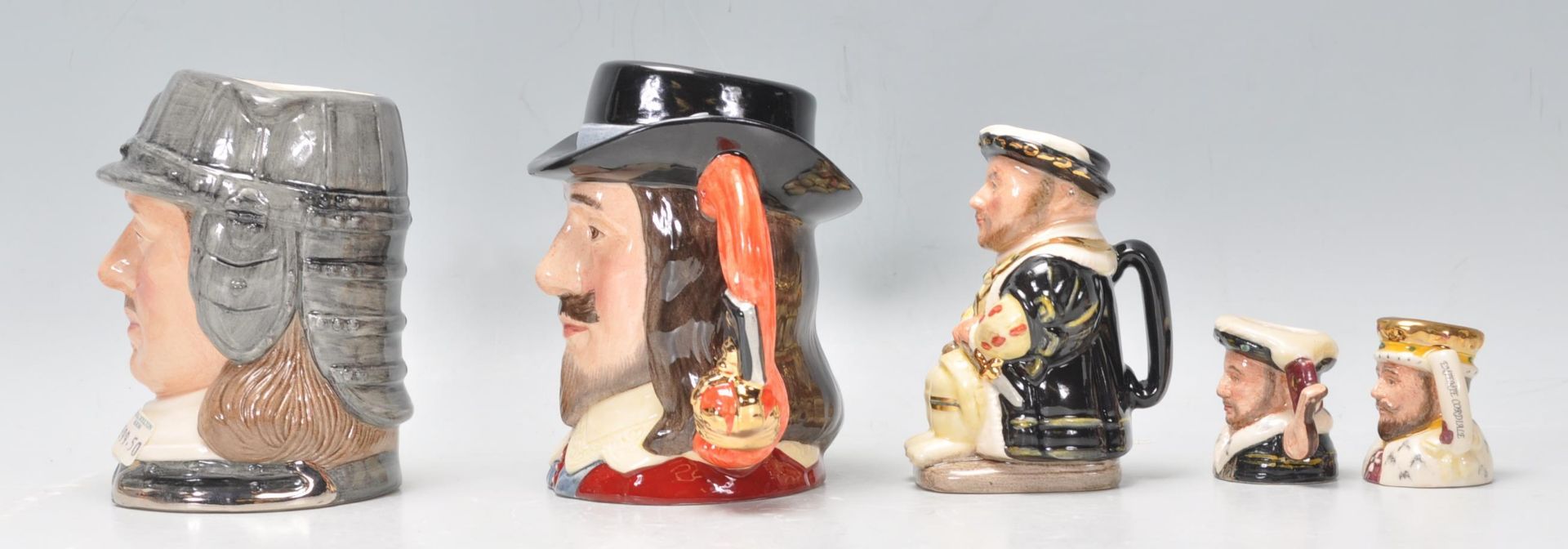 A mixed group of small and large Royal Doulton ceramic Character / Toby jugs to include Oliver - Bild 4 aus 11