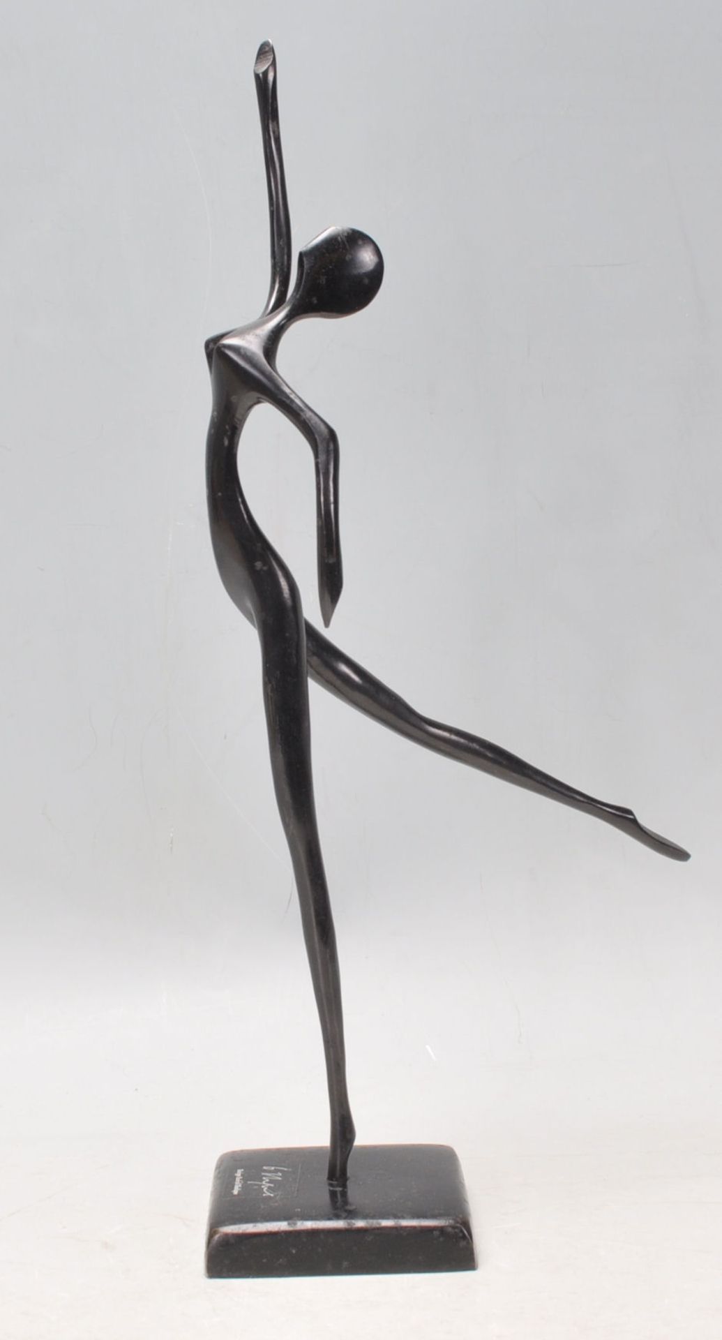 A Bodrul Khalique cast bronze figural sculpture ornament depicting an elongated abstract female - Bild 3 aus 7