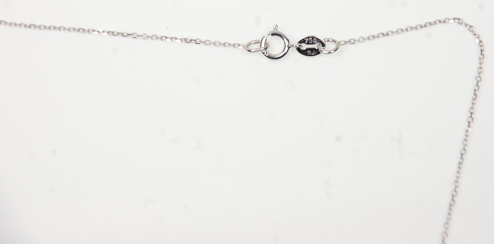 An 18ct white gold pendant necklace, the pendant set with a round cut topaz with a halo of diamonds. - Bild 5 aus 5