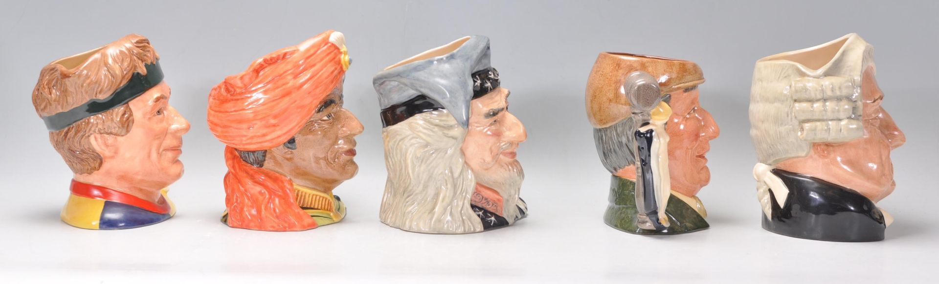 A group of five Royal Doulton ceramic Character / Toby jugs to include The Juggler D6835, The - Bild 2 aus 10