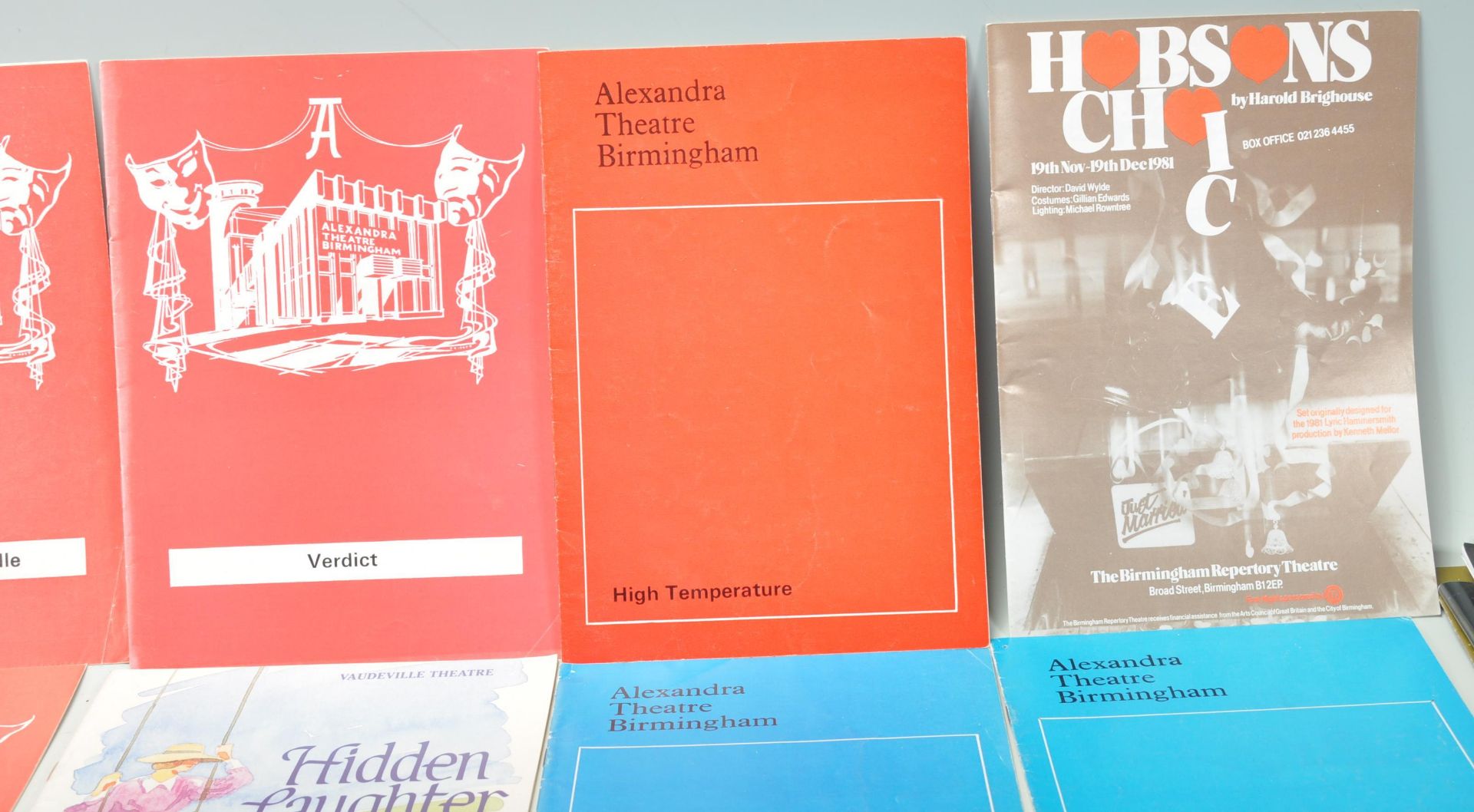 A collection of theater programs spanning various - Bild 3 aus 6