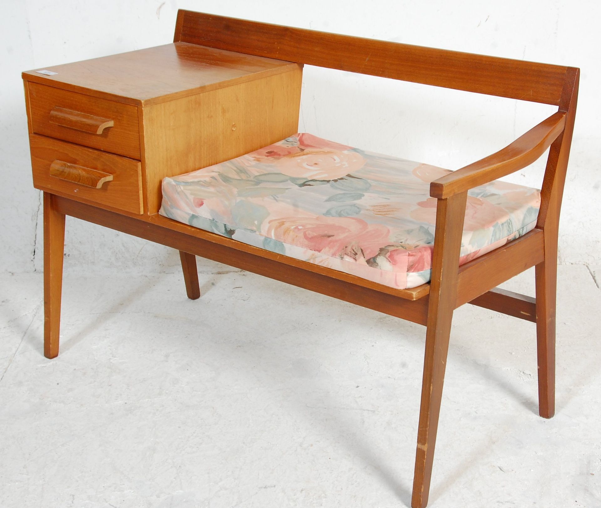 A vintage retro mid 20th Century telephone seat having a bench seat raised on square supports with a - Bild 4 aus 5