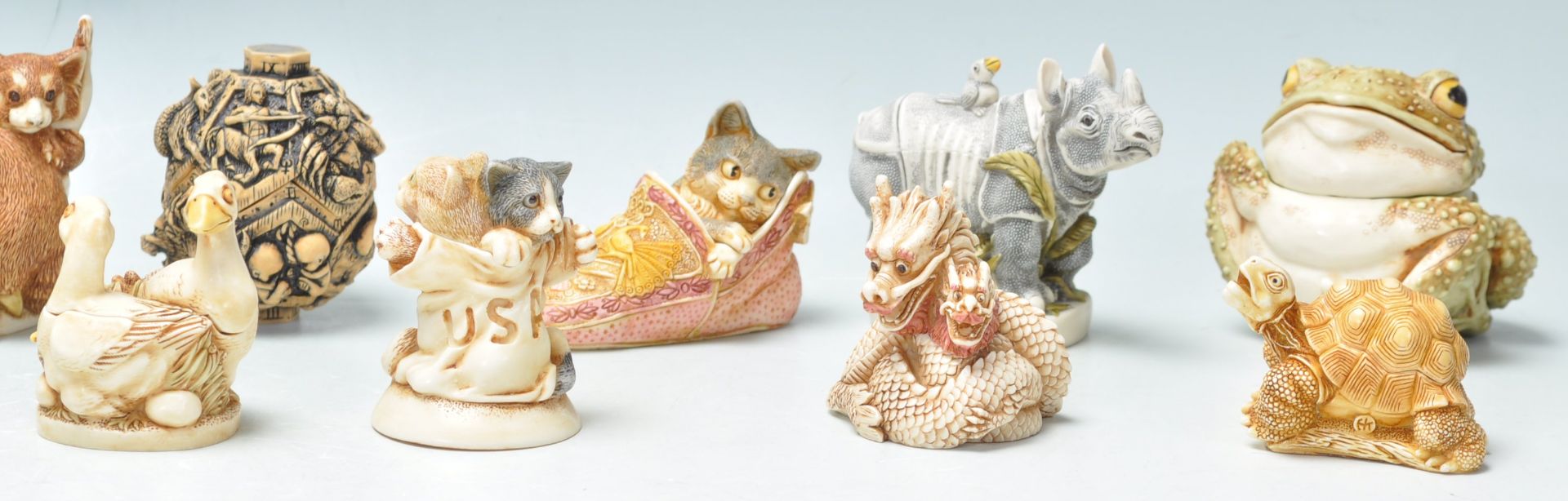 A group of sixteen resin Harmony Kingdom resin figurines to include red panda's, kitten in a - Bild 4 aus 13