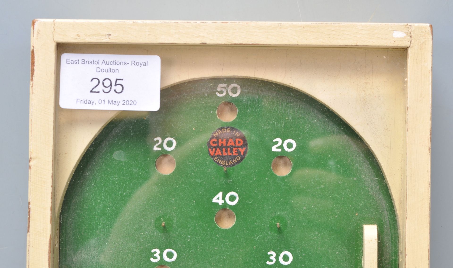 A lovely small vintage 20th Century advertising Chad Valley wooden cased pinball machine, having - Bild 2 aus 7