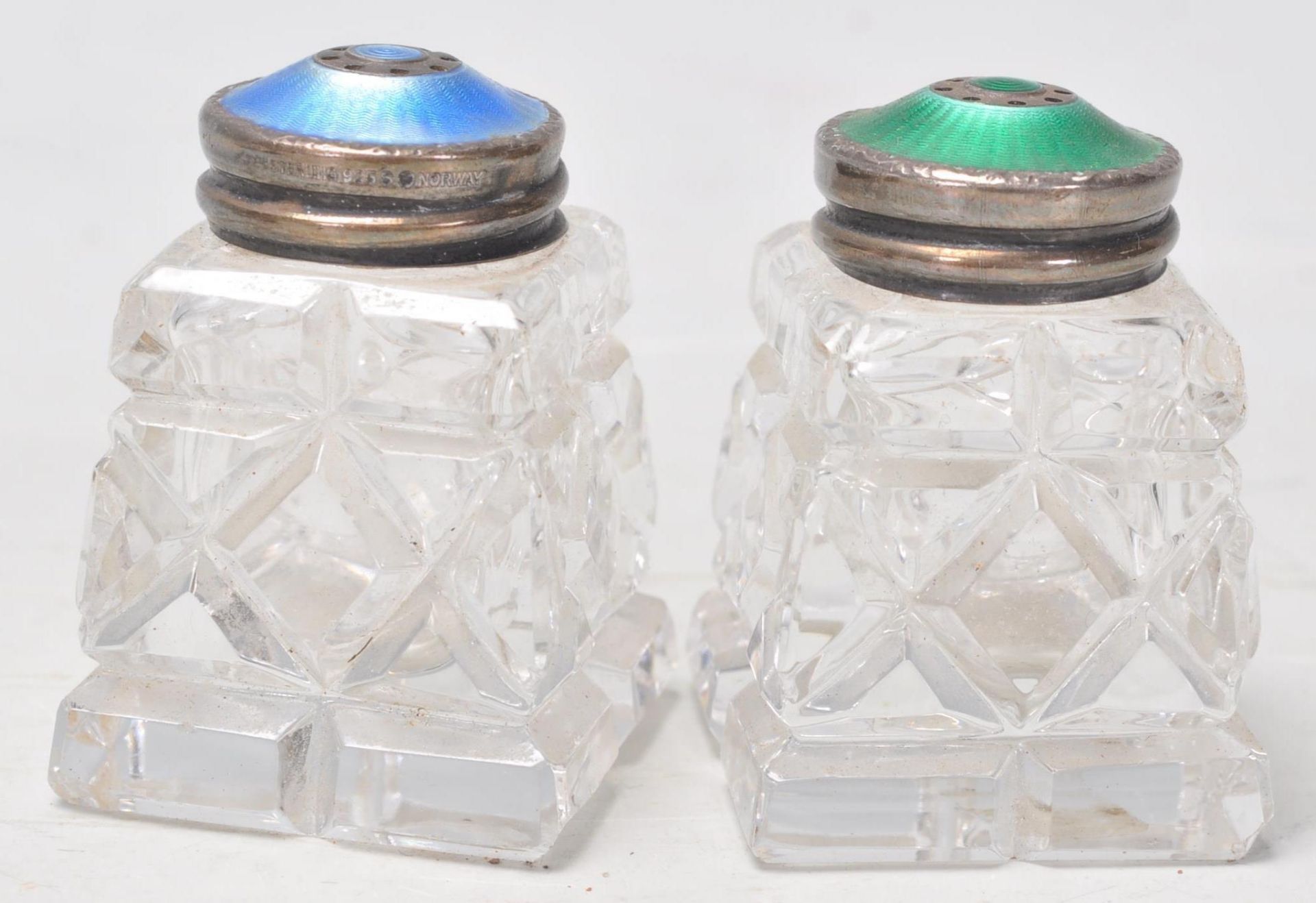 A group of antique silver to include a pair of cut glass cruets with blue and green enamelled silver - Bild 8 aus 9