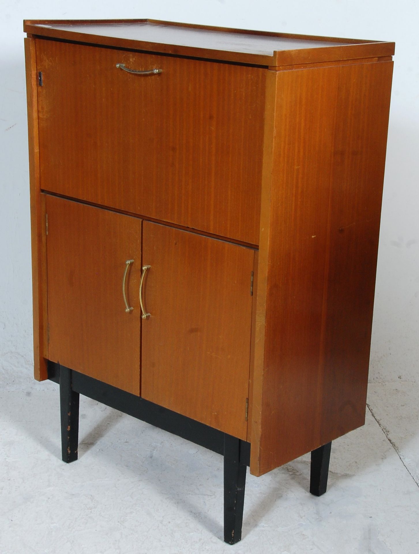 A mid century retro teak wood Danish inspired bureau desk. Raised on tapering legs with a double - Bild 5 aus 6