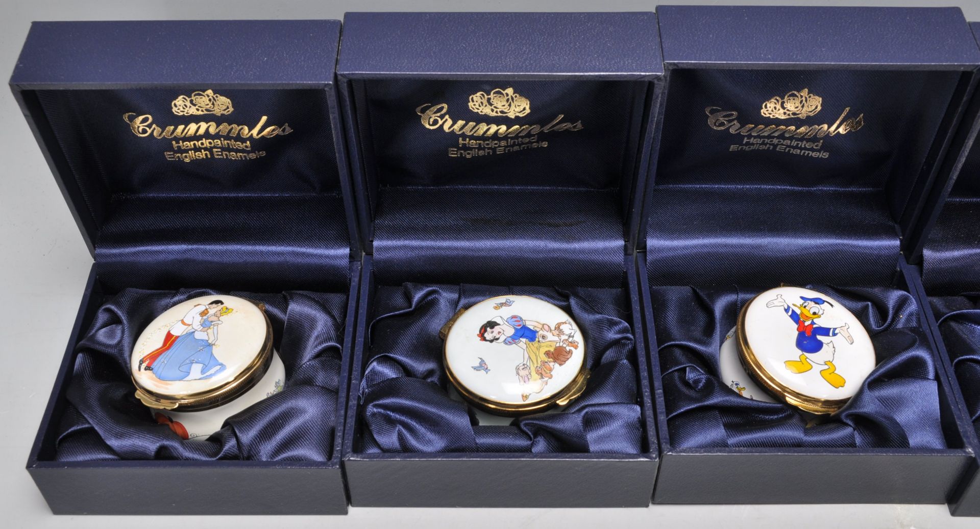 A collection of Crummles hand painted enamelled boxes to include a selection of Disney boxes, an - Bild 2 aus 9