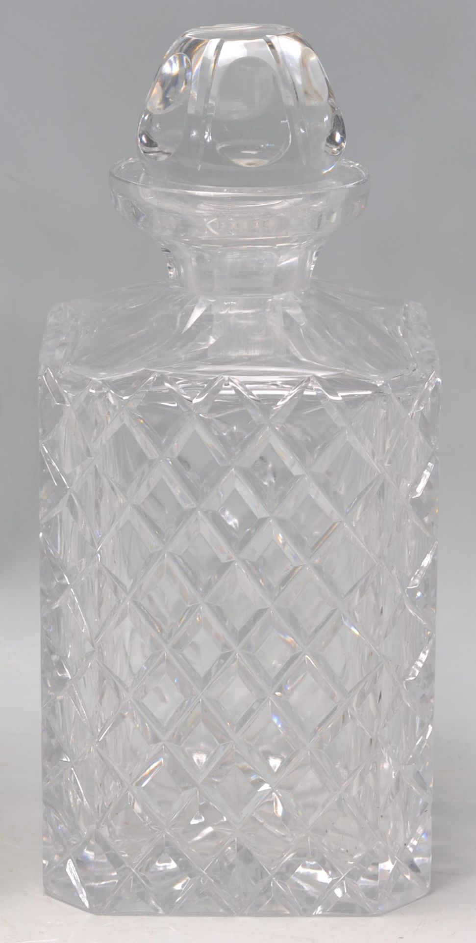 A group of four 20th Century cut crystal decanters two of square form and two of bottle form - Bild 4 aus 6