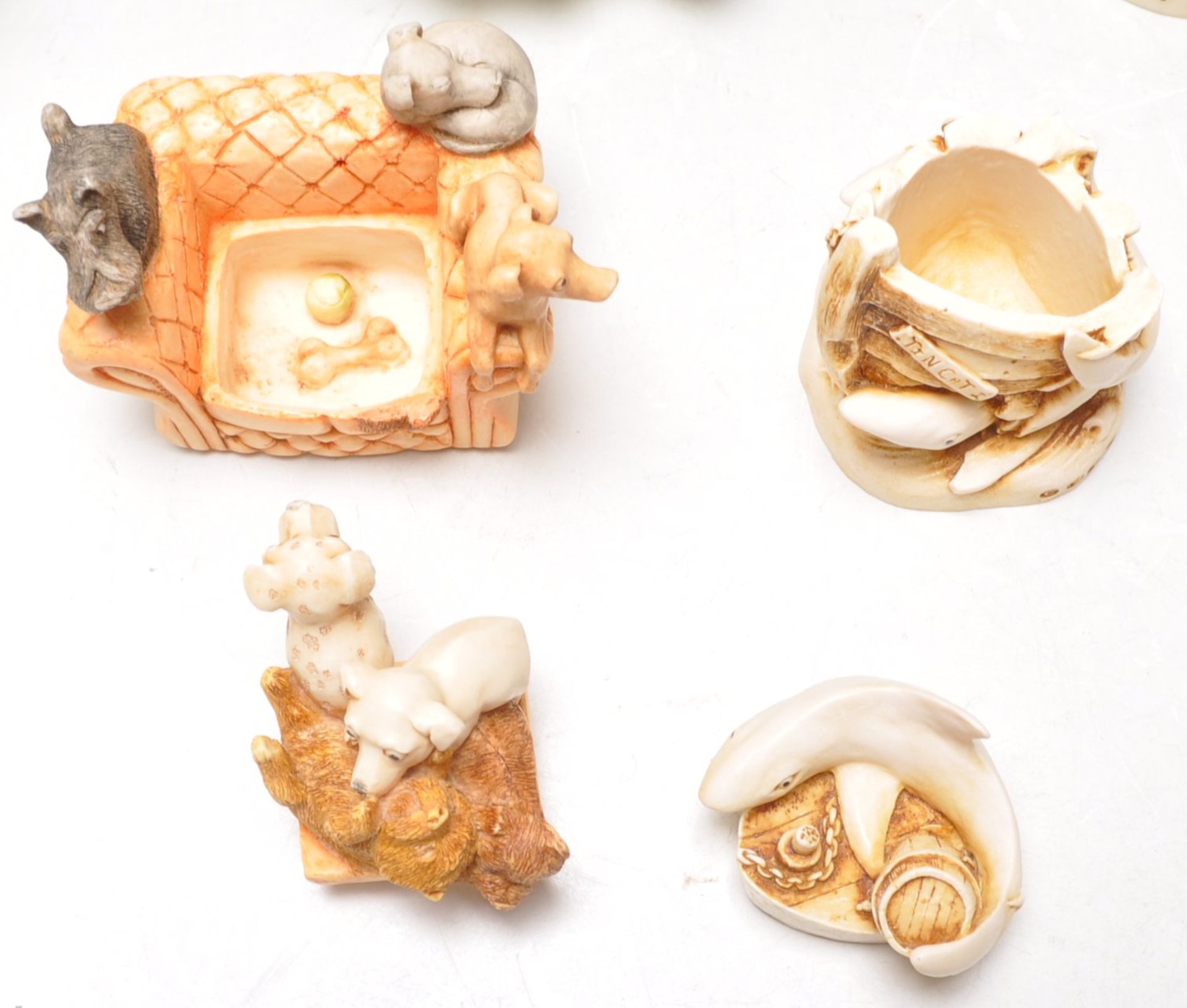 A group of ten Harmony Kingdom resin animal novelty figurines / trinket pots to include Planet - Bild 9 aus 13