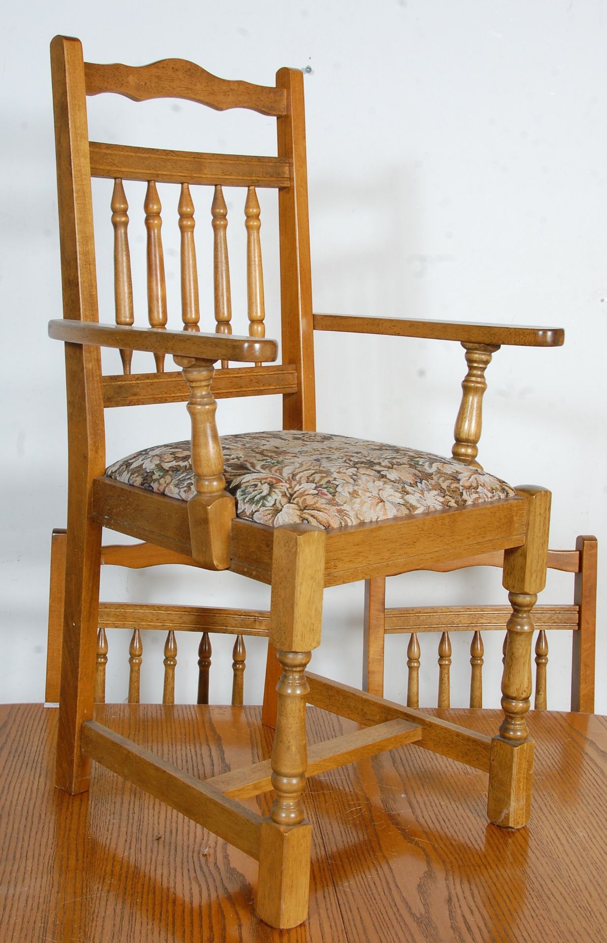 A 20th Century vintage retro Ercol style large extending country kitchen dining table together - Bild 3 aus 4