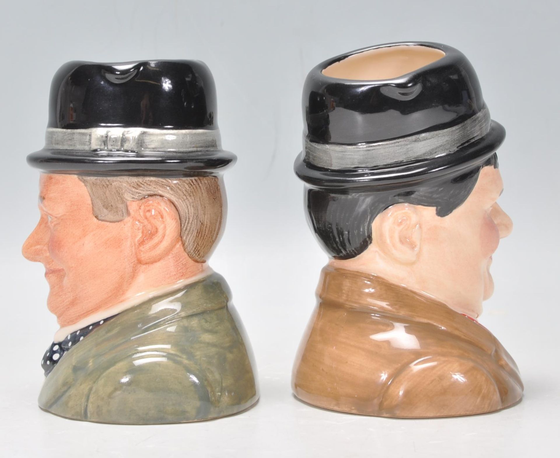 Laurel & Hardy - Two Royal Doulton ceramic Character / Toby jugs one of Stan Laurel D7008 and Oliver - Bild 2 aus 6