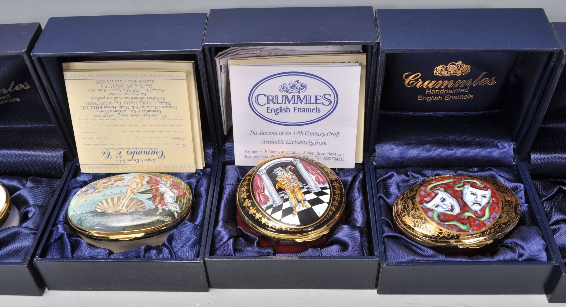 A collection of Crummles hand painted enamelled boxes to include a selection of Disney boxes, an - Bild 4 aus 9