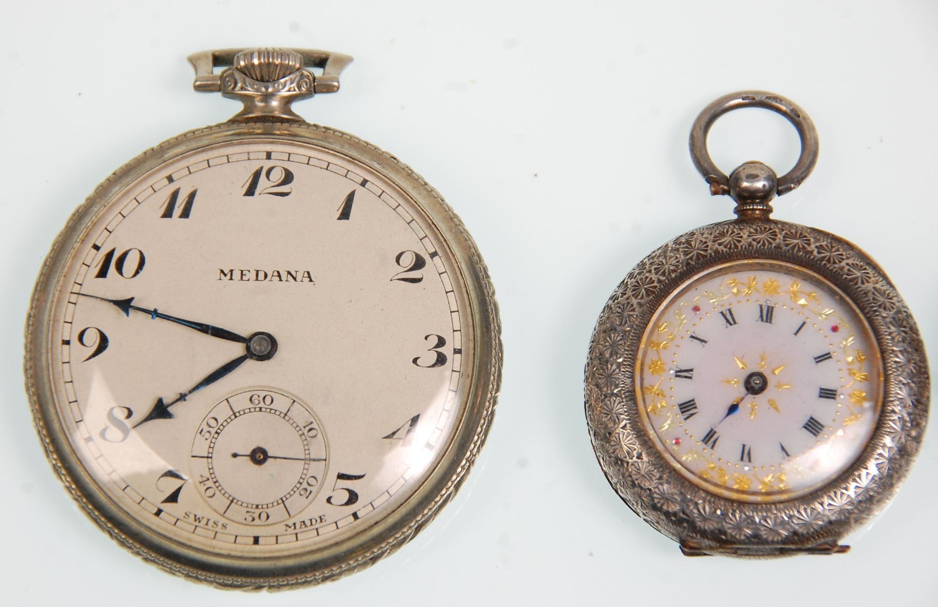 An early 20th Century silver pocket fob watch having a white enamelled face with roman numeral - Bild 3 aus 5