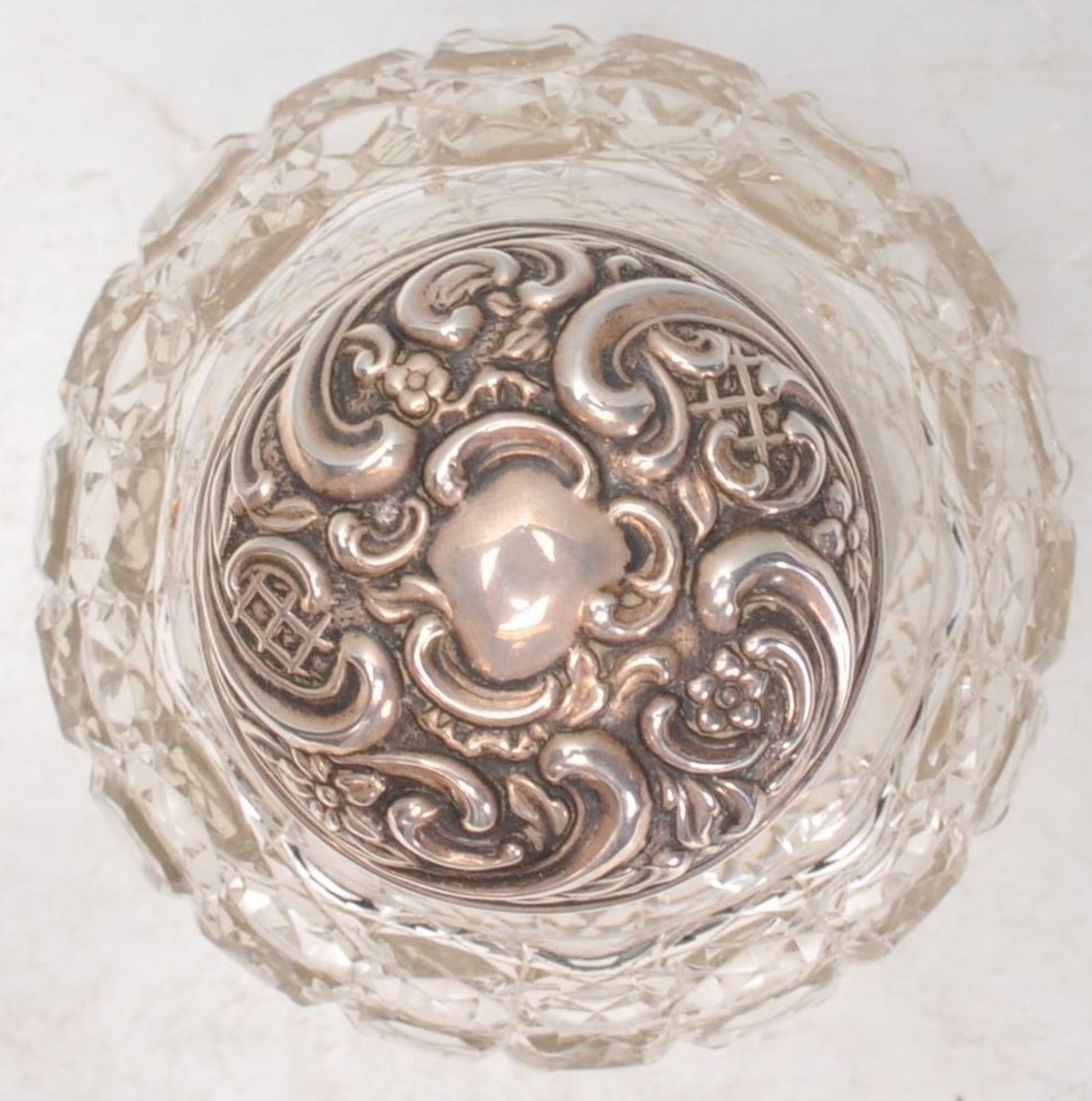 A 19th Century Victorian cut glass dressing table scent bottle of bulbous form having a silver - Bild 4 aus 8