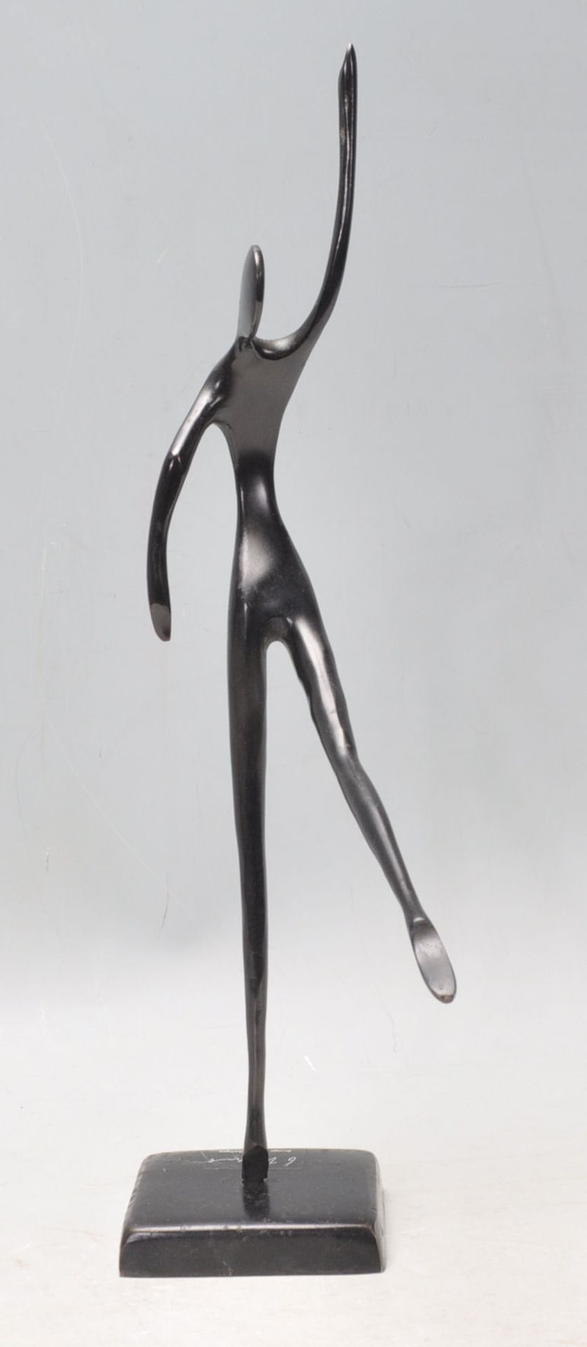 A Bodrul Khalique cast bronze figural sculpture ornament depicting an elongated abstract female - Bild 2 aus 7