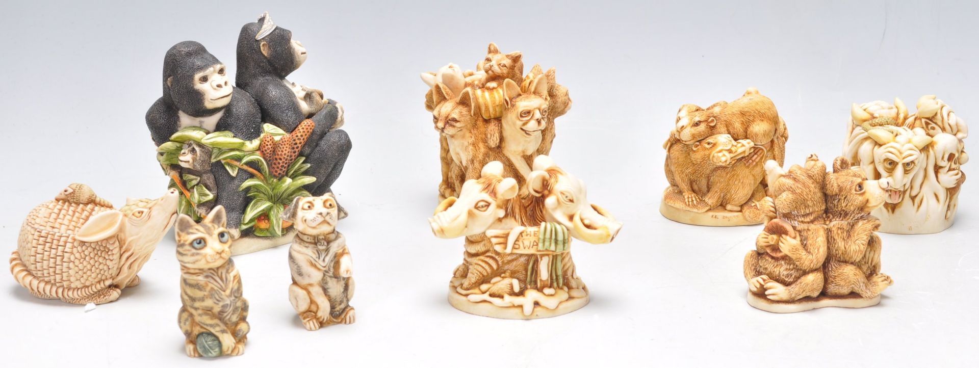 A group of fifteen Harmony Kingdom resin novelty animal figurine boxes to include a Gorilla group, - Bild 4 aus 10