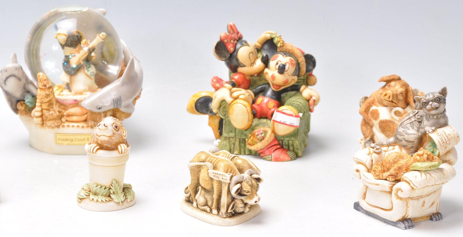 A group of ten Harmony Kingdom resin novelty figurines / boxes to include 'Holding Court II' snow - Bild 3 aus 8