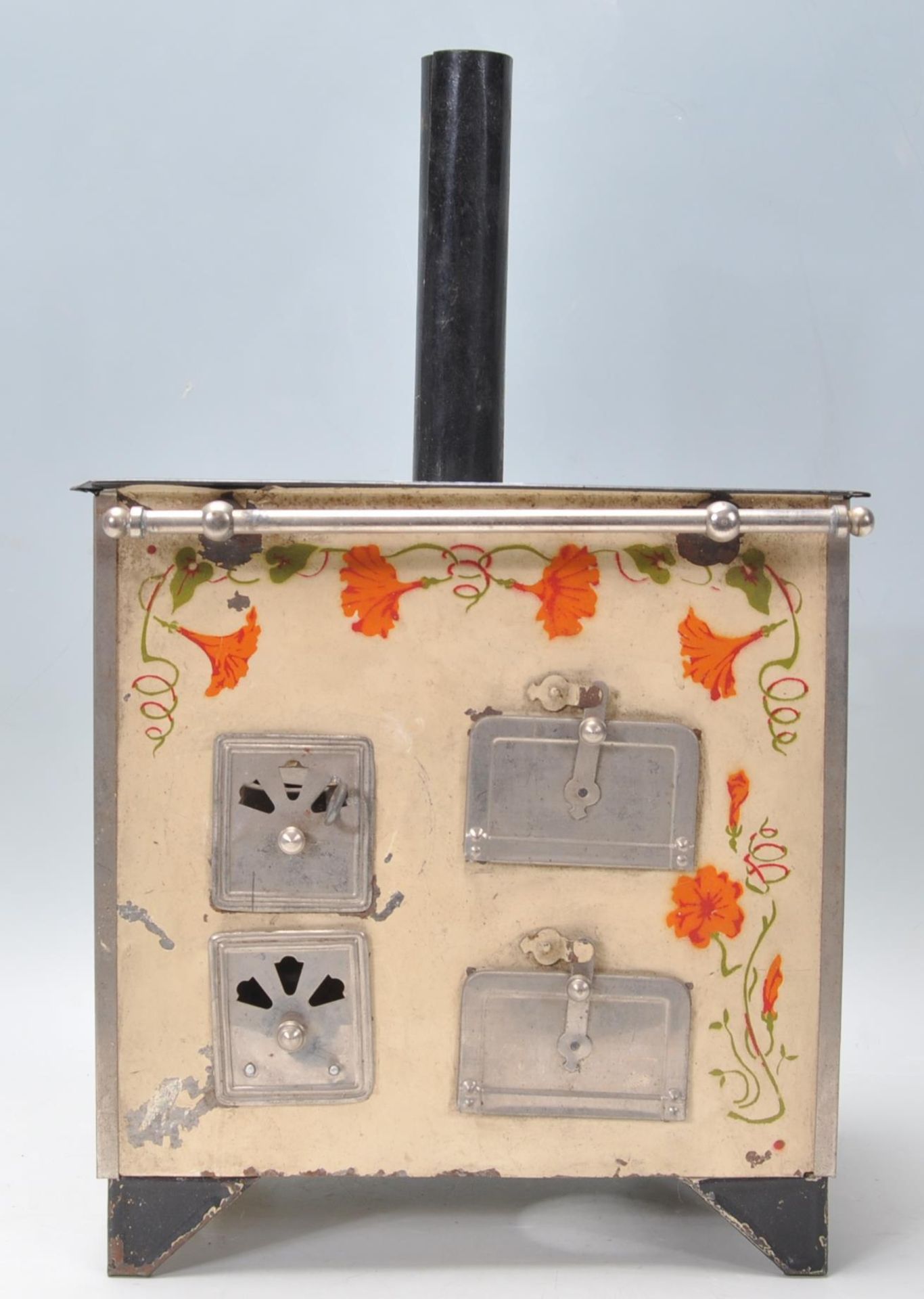 A vintage 20th Century tin model of a stove / oven - Bild 2 aus 9