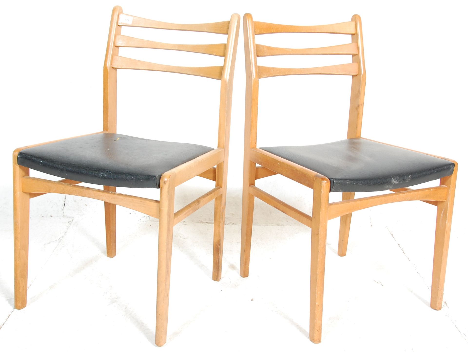 A set of six vintage retro mid 20th Century dining chairs being wooden framed with three - Bild 3 aus 5