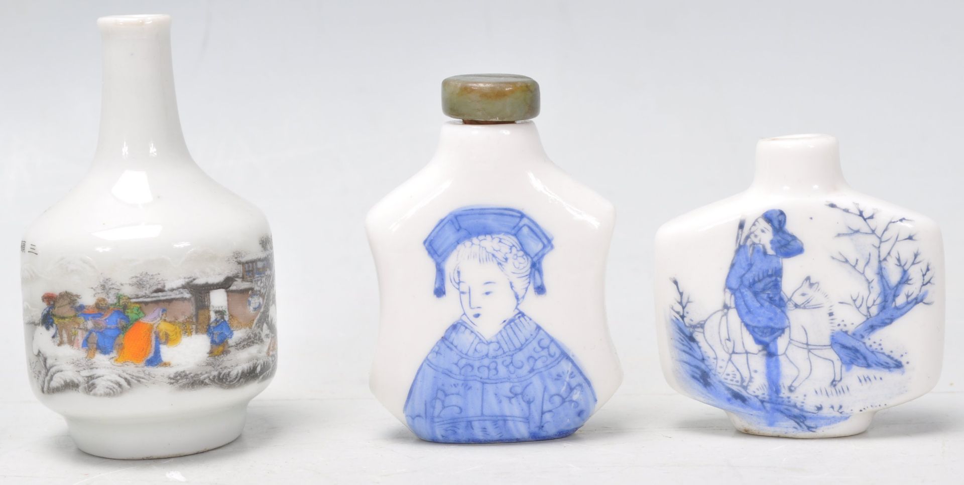 A collection of 20th Century Chinese ceramic scent bottles to include a small printed bottle - Bild 3 aus 9