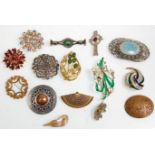 A good collection of fifteenth vintage ladies brooches to include a Scottish brooch examples set