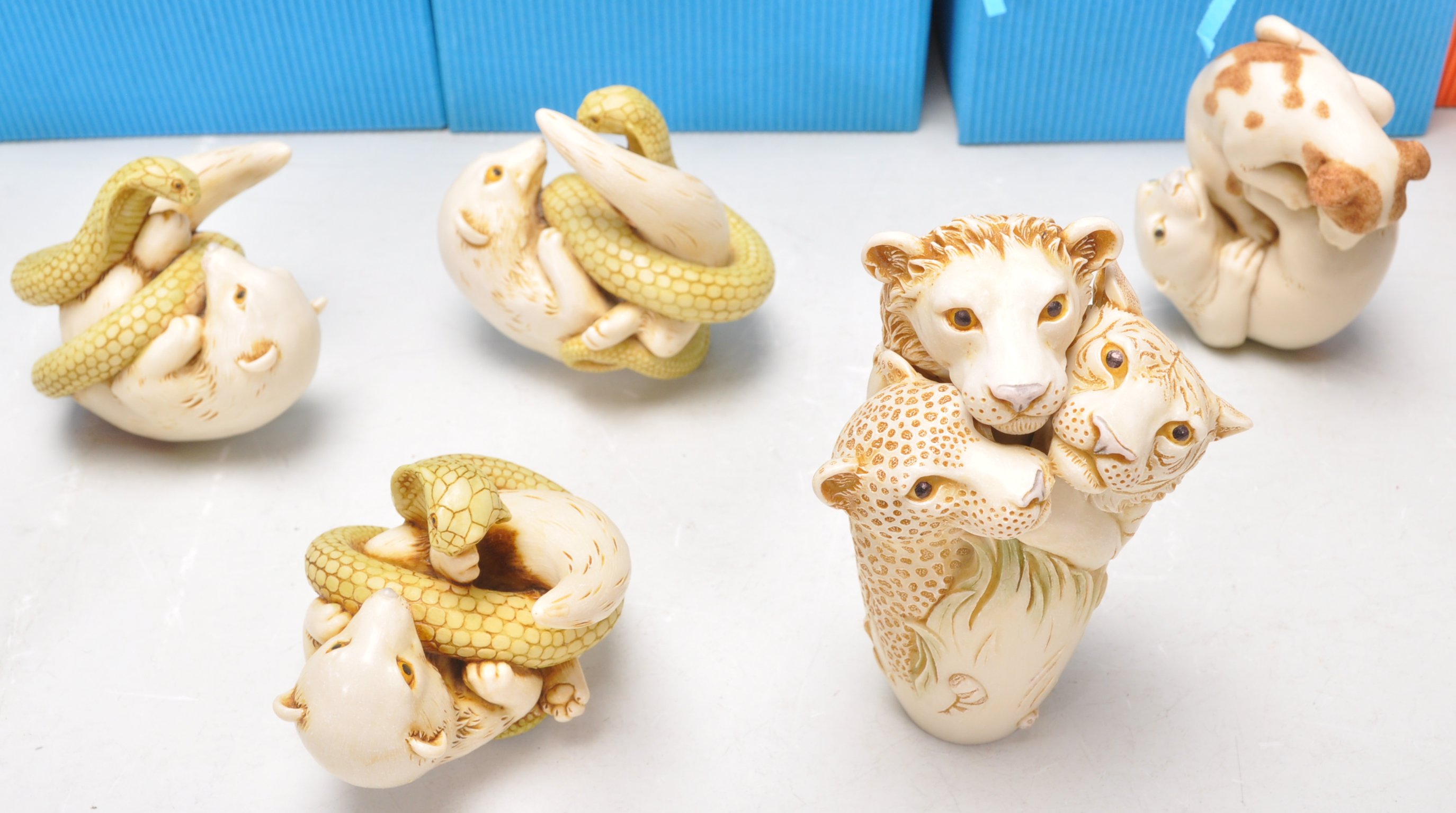A group of sixteen Adam Binder carved resin netsuke style figures of the animal kingdom to - Image 4 of 9